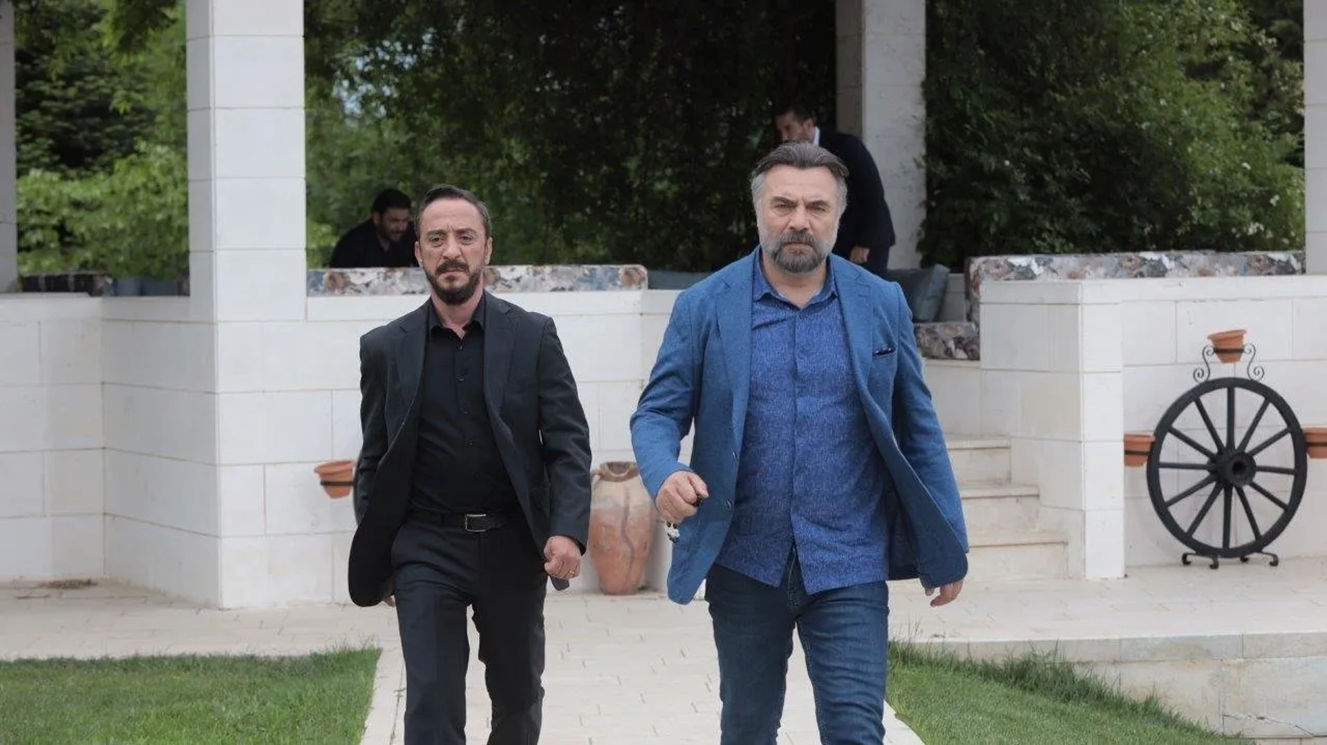 Oktay Kaynarca and Hakan Karsak in Eskiya Dünyaya Hükümdar Olmaz: 197. Bolum (2021)