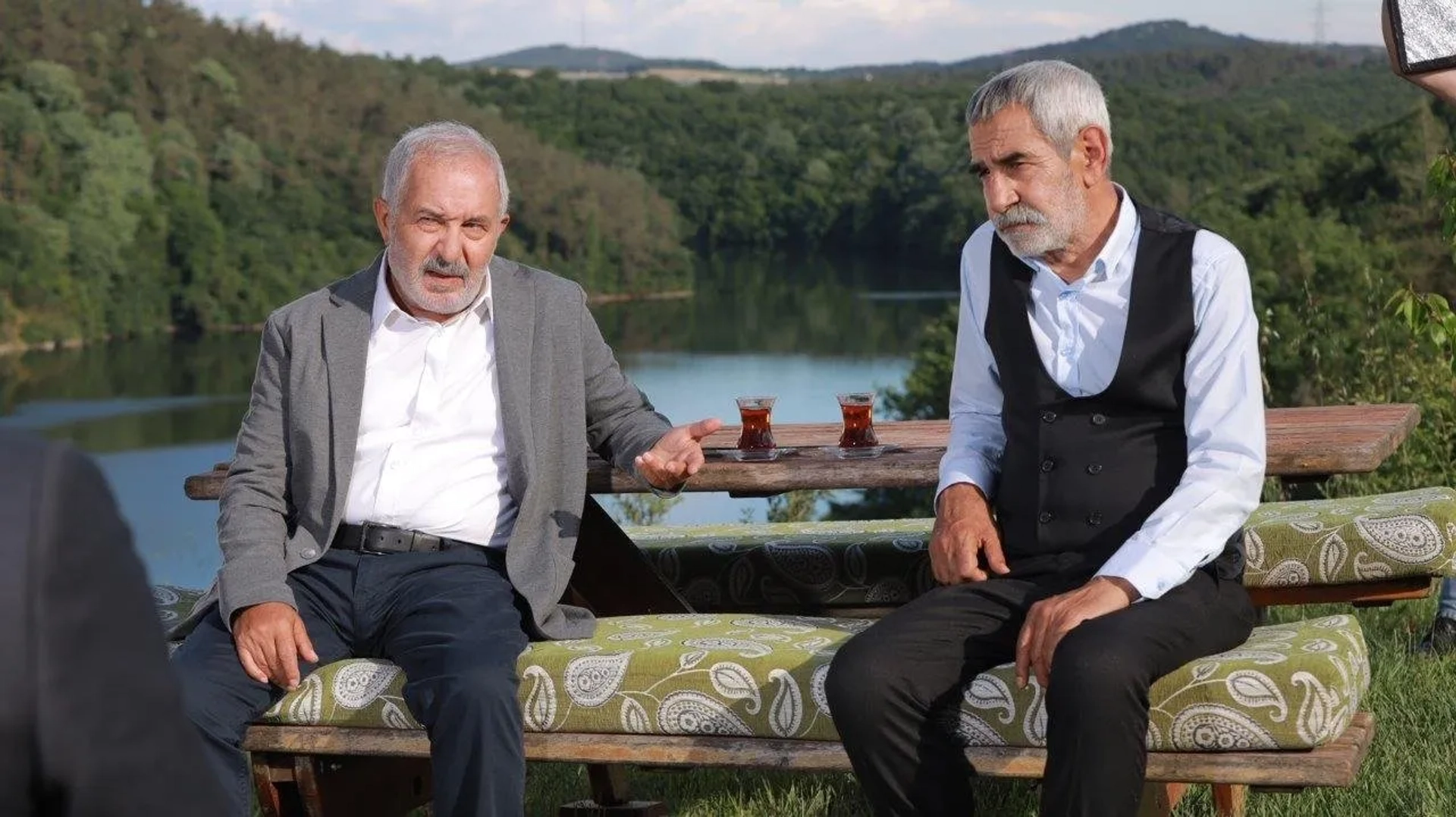 Ali Sürmeli and Turgay Tanülkü in Eskiya Dünyaya Hükümdar Olmaz: 196. Bolum (2021)