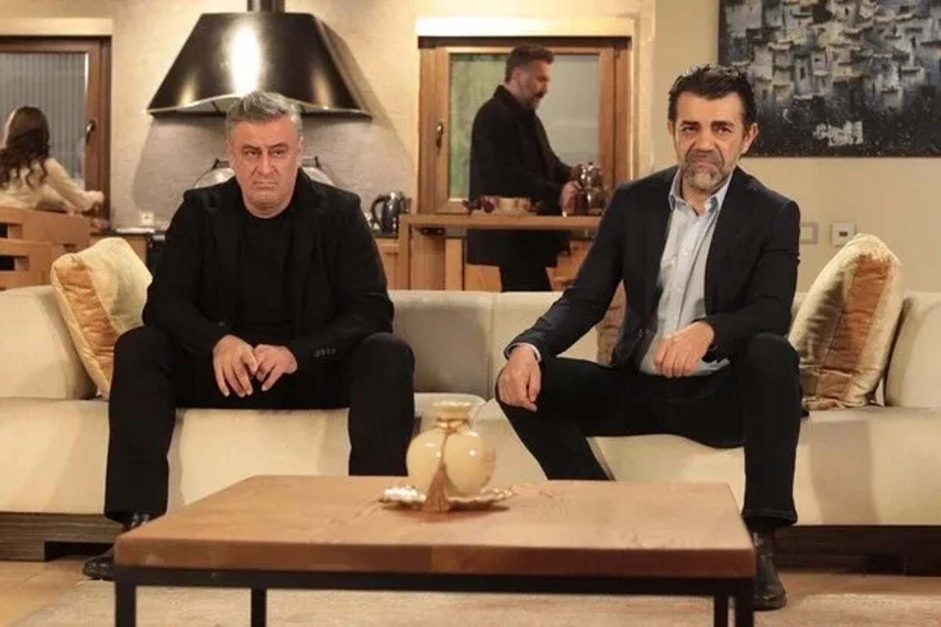 Savas Özdemir and Turgut Tuncalp in Eskiya Dünyaya Hükümdar Olmaz: 185. Bolum (2021)