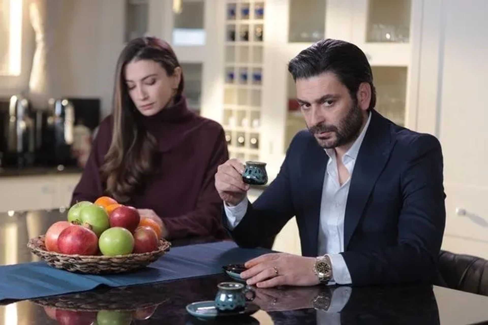 Ceren Benderlioglu and Ozan Akbaba in Eskiya Dünyaya Hükümdar Olmaz: 184. Bolum (2021)