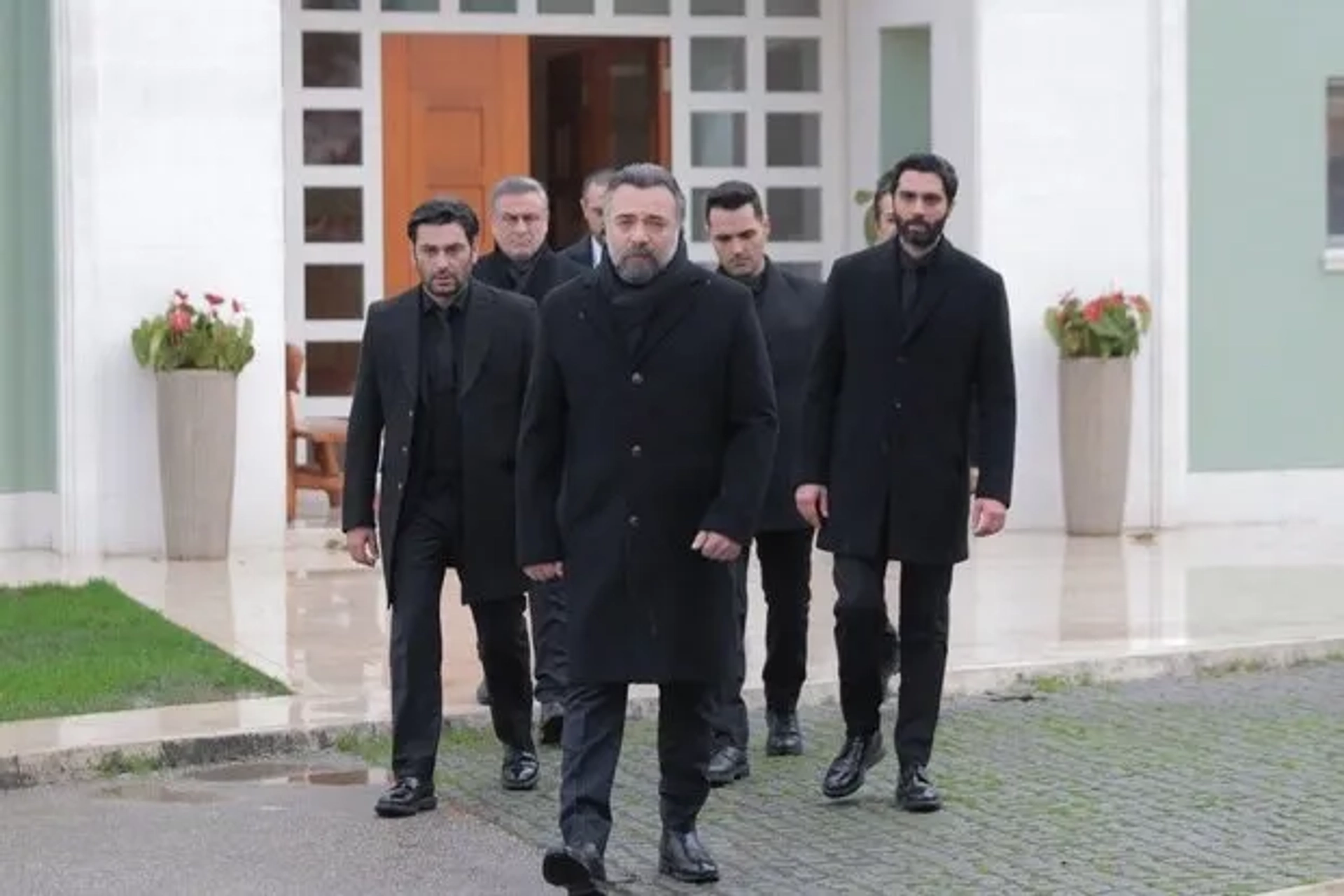 Oktay Kaynarca, Emir Benderlioglu, Turgut Tuncalp, Ozan Akbaba, Yunus Emre Yildirimer, and Yalcin Hafizoglu in Eskiya Dünyaya Hükümdar Olmaz: 179. Bolum (2021)