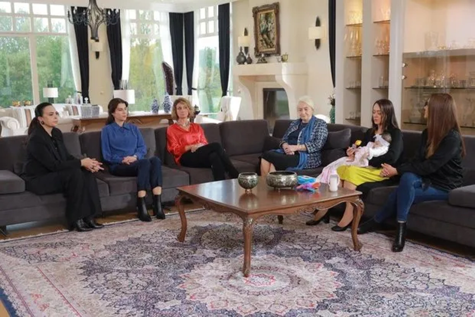 Sabina Ajrula, Sanem Çelik, Sevinç Gürsen Akyildiz, Sevil Aki, and Dilsad Simsek in Eskiya Dünyaya Hükümdar Olmaz: 172. Bolum (2020)