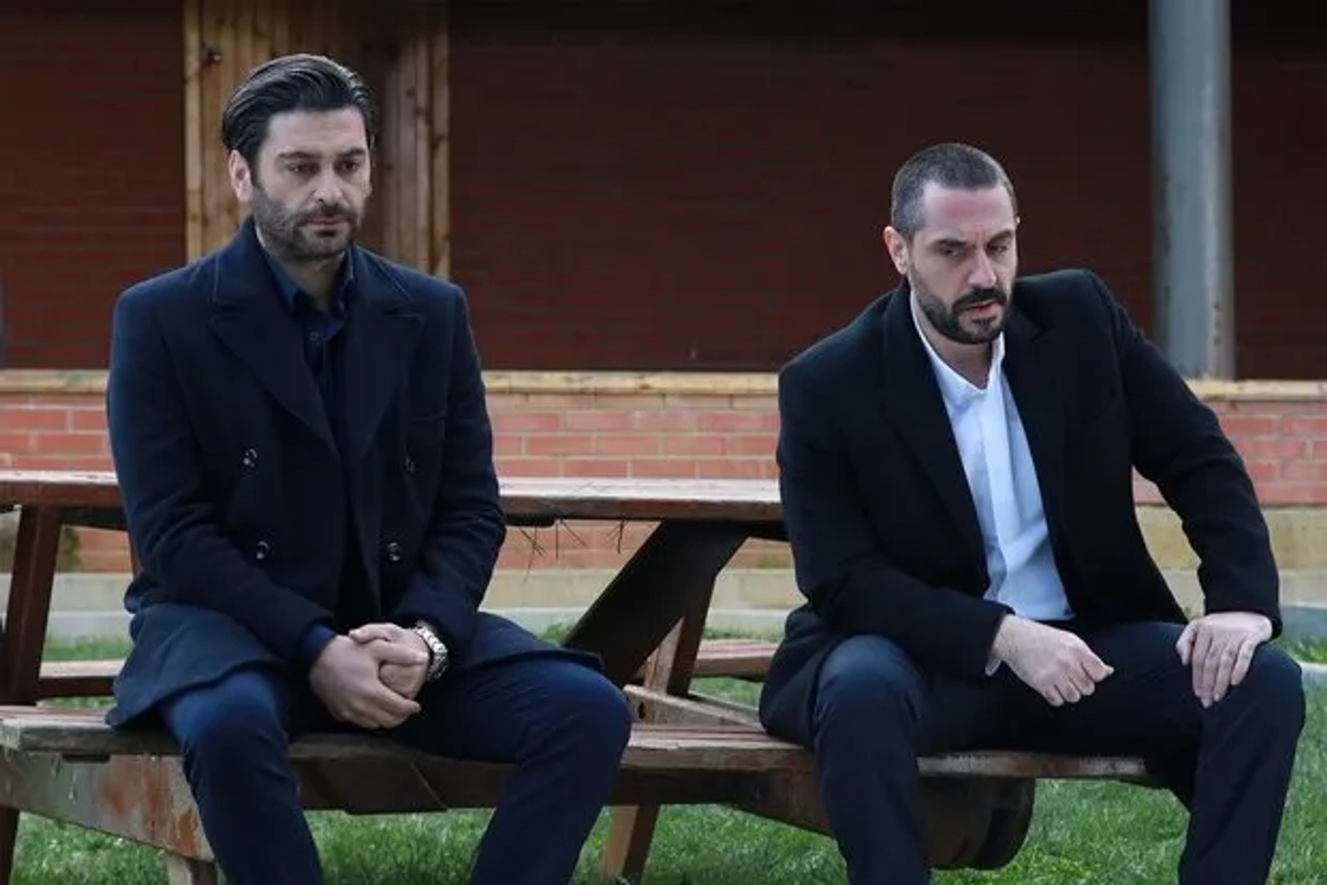 Emir Benderlioglu and Ozan Akbaba in Eskiya Dünyaya Hükümdar Olmaz: 161. Bolum (2020)