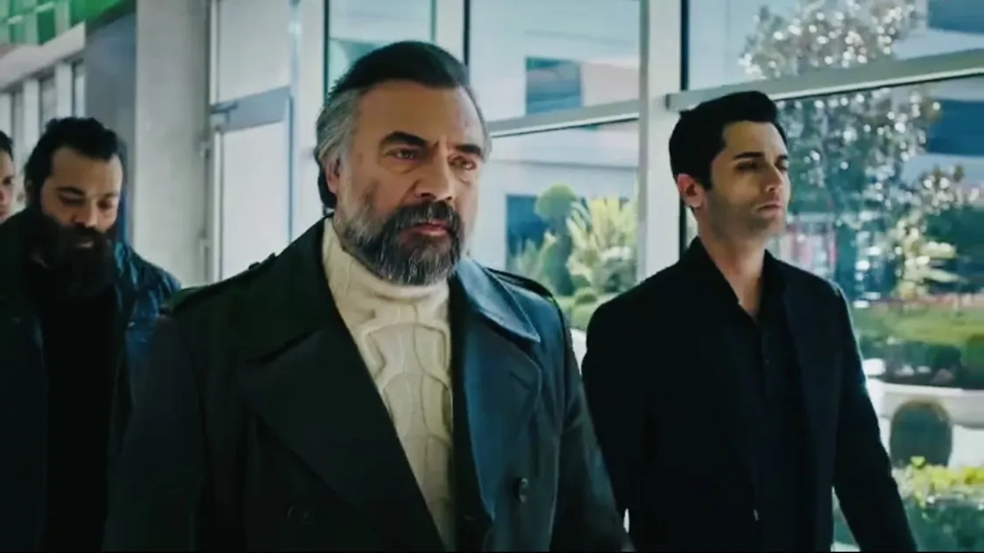 Oktay Kaynarca and Yunus Emre Yildirimer in Eskiya Dünyaya Hükümdar Olmaz: 159. Bolum (2020)