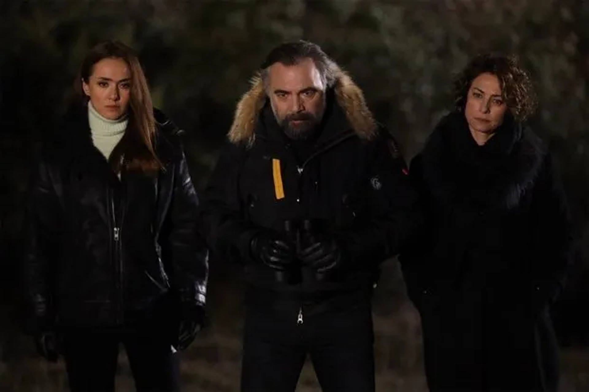 Sanem Çelik, Oktay Kaynarca, and Dilsad Simsek in Eskiya Dünyaya Hükümdar Olmaz: 158. Bolum (2020)