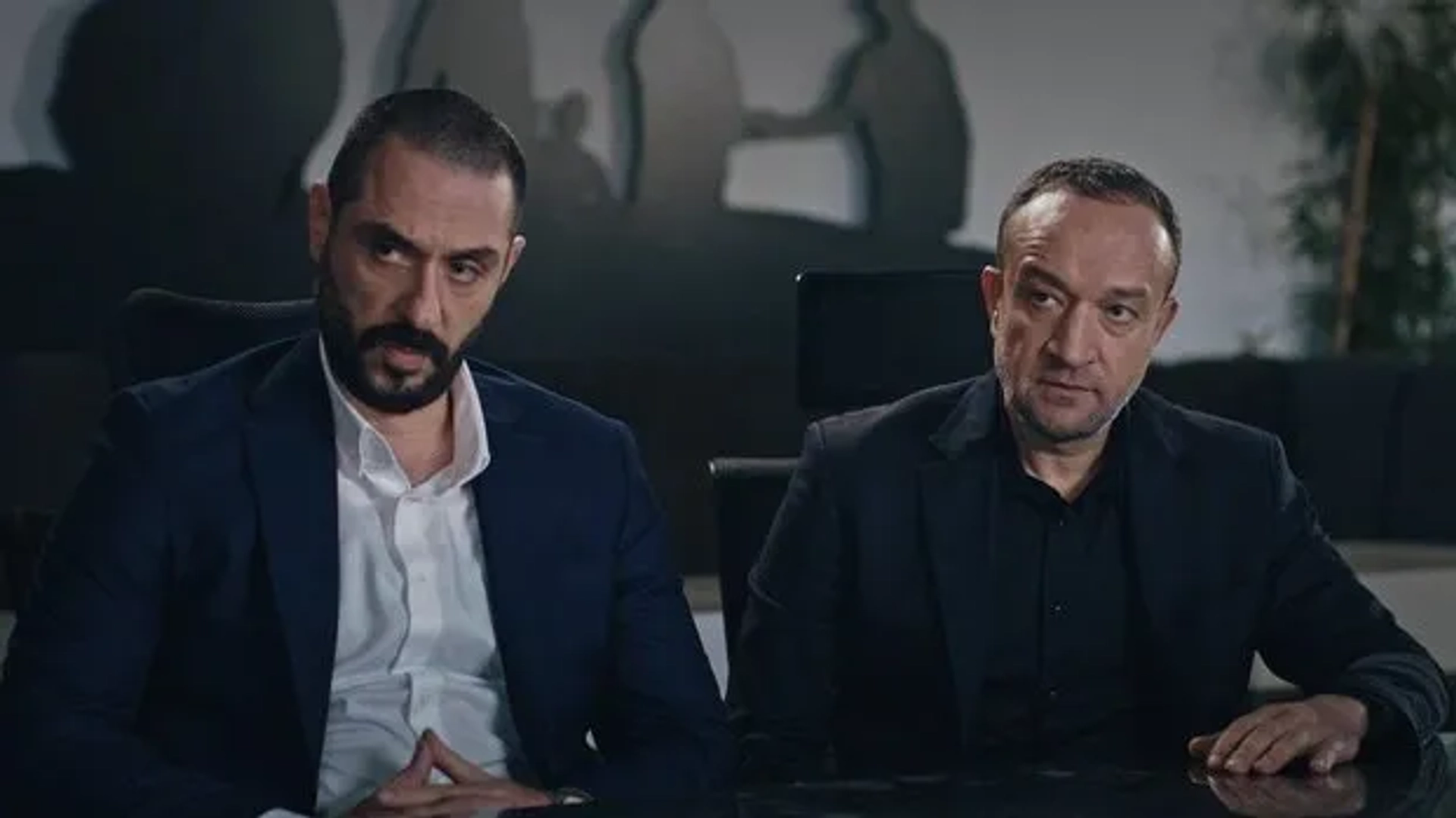 Emir Benderlioglu and Sener Savas in Eskiya Dünyaya Hükümdar Olmaz: 156. Bolum (2020)