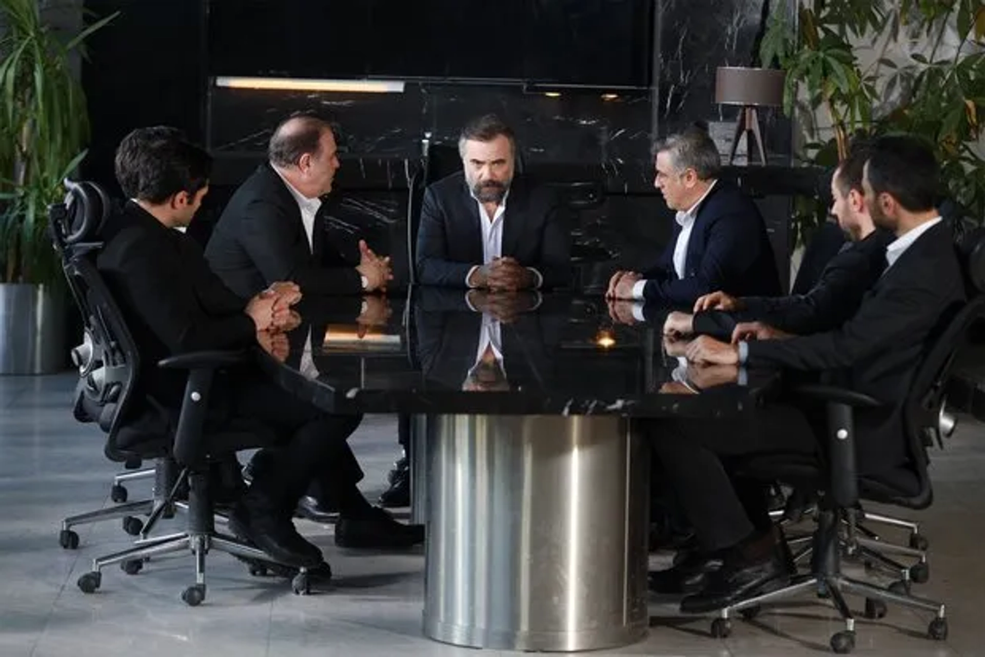 Burak Sergen, Oktay Kaynarca, Emir Benderlioglu, Turgut Tuncalp, Ozan Akbaba, and Yunus Emre Yildirimer in Eskiya Dünyaya Hükümdar Olmaz: 155. Bolum (2020)