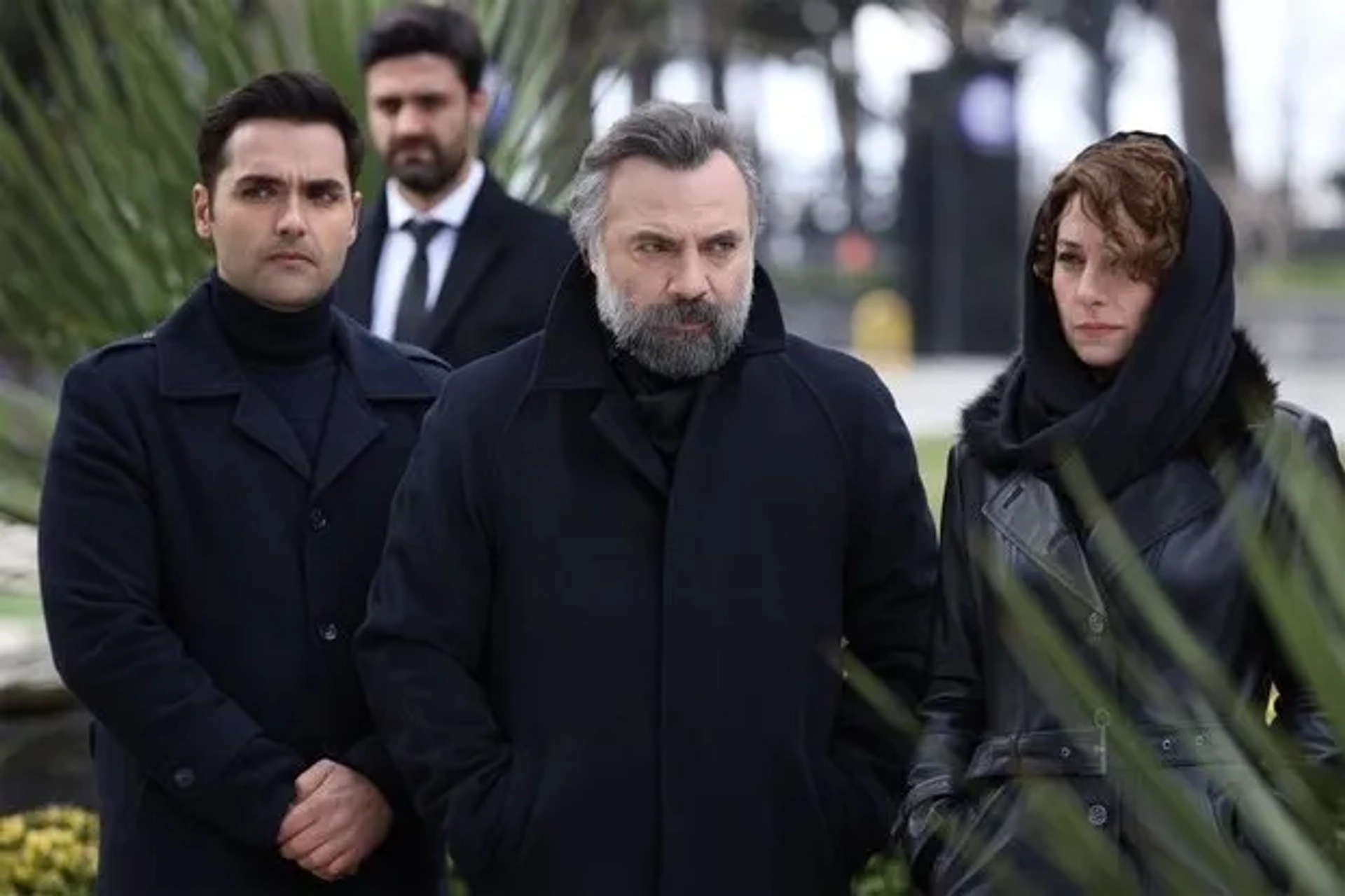 Sanem Çelik, Oktay Kaynarca, and Yalcin Hafizoglu in Eskiya Dünyaya Hükümdar Olmaz: 154. Bolum (2020)