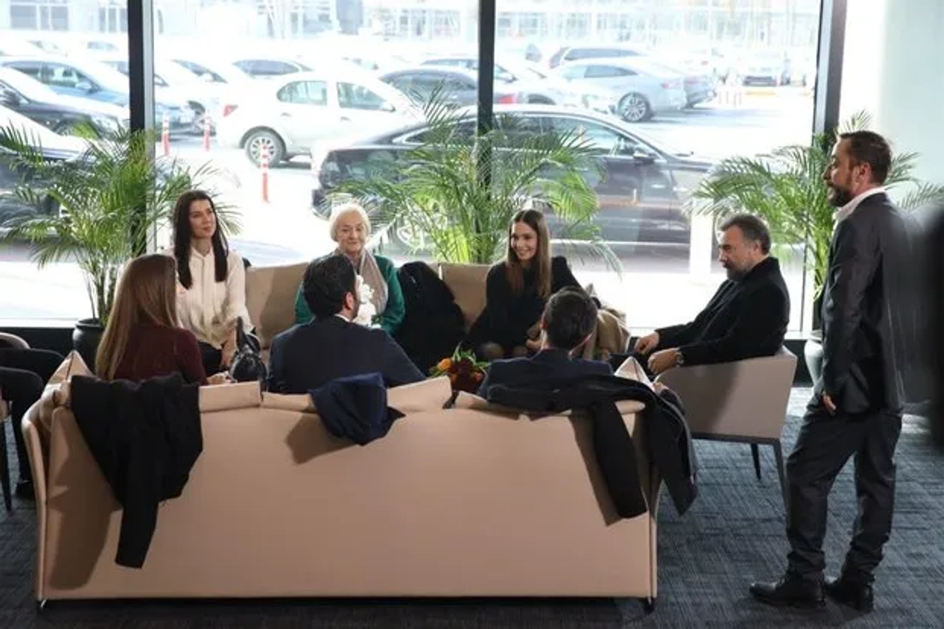 Sabina Ajrula, Oktay Kaynarca, Sevinç Gürsen Akyildiz, Ceren Benderlioglu, Hakan Karsak, Ozan Akbaba, Yunus Emre Yildirimer, and Selin Isik in Eskiya Dünyaya Hükümdar Olmaz: 153. Bolum (2019)