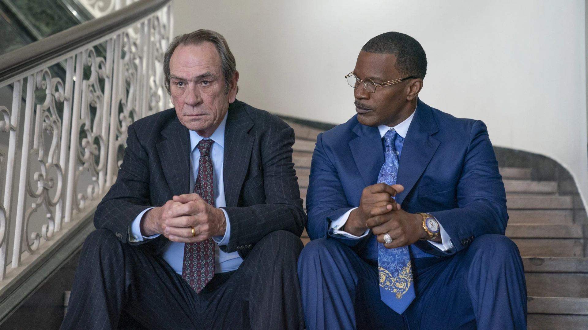 Tommy Lee Jones and Jamie Foxx in The Burial (2023)