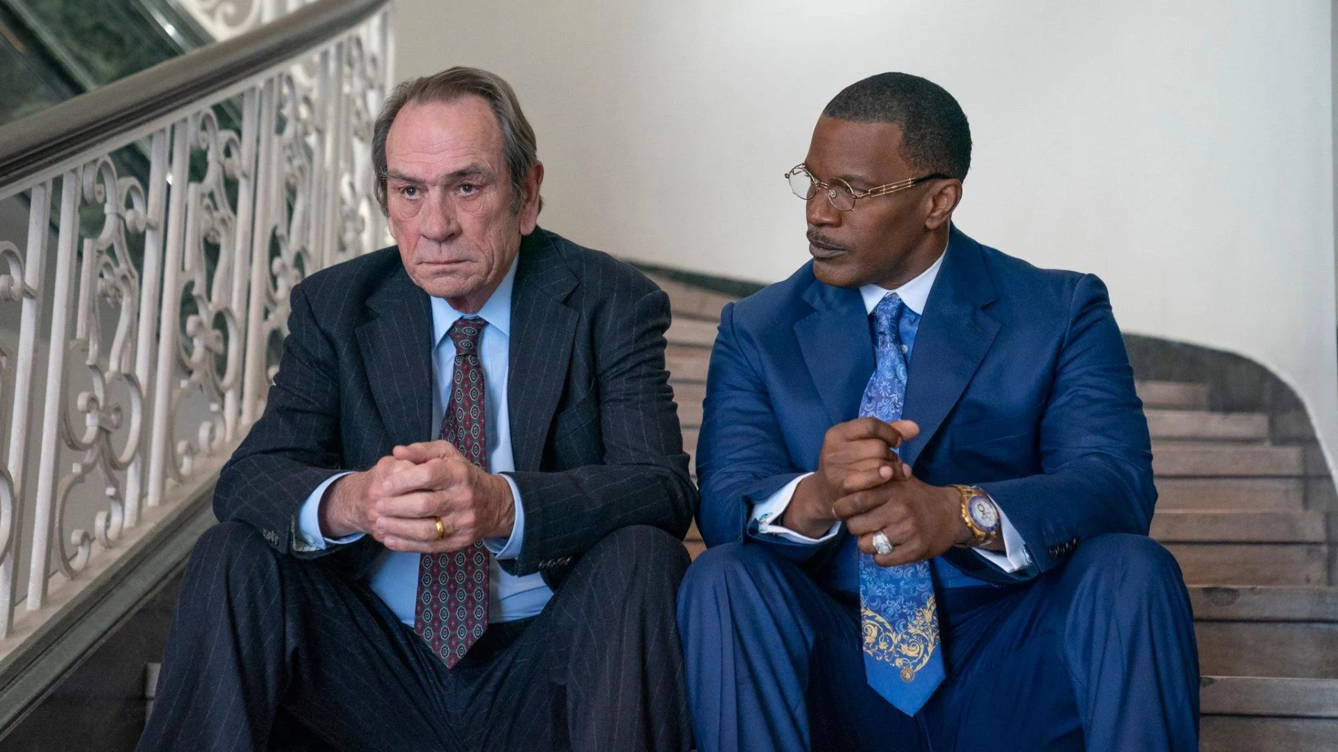 Tommy Lee Jones and Jamie Foxx in The Burial (2023)