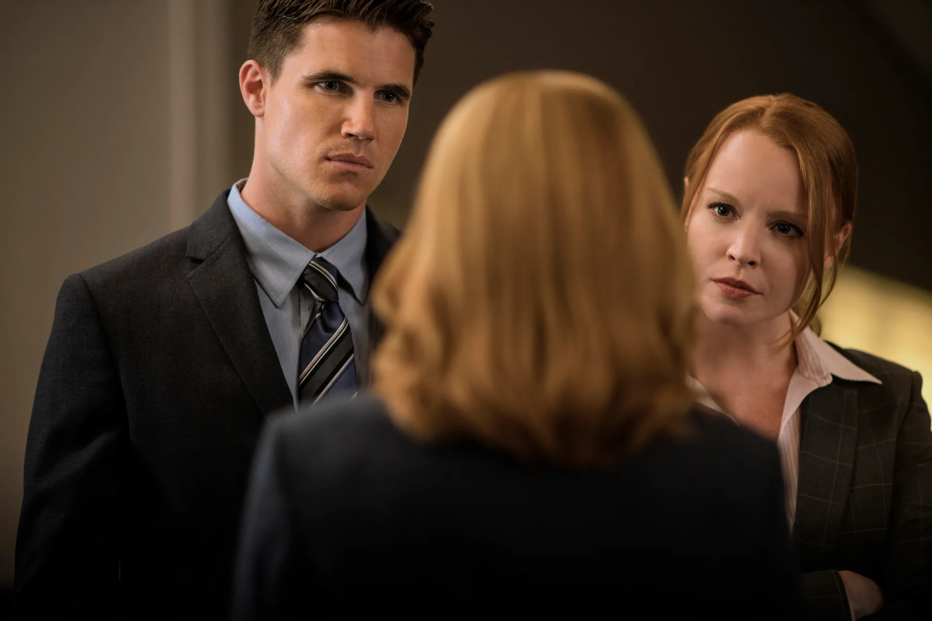 Lauren Ambrose and Robbie Amell in The X-Files (1993)