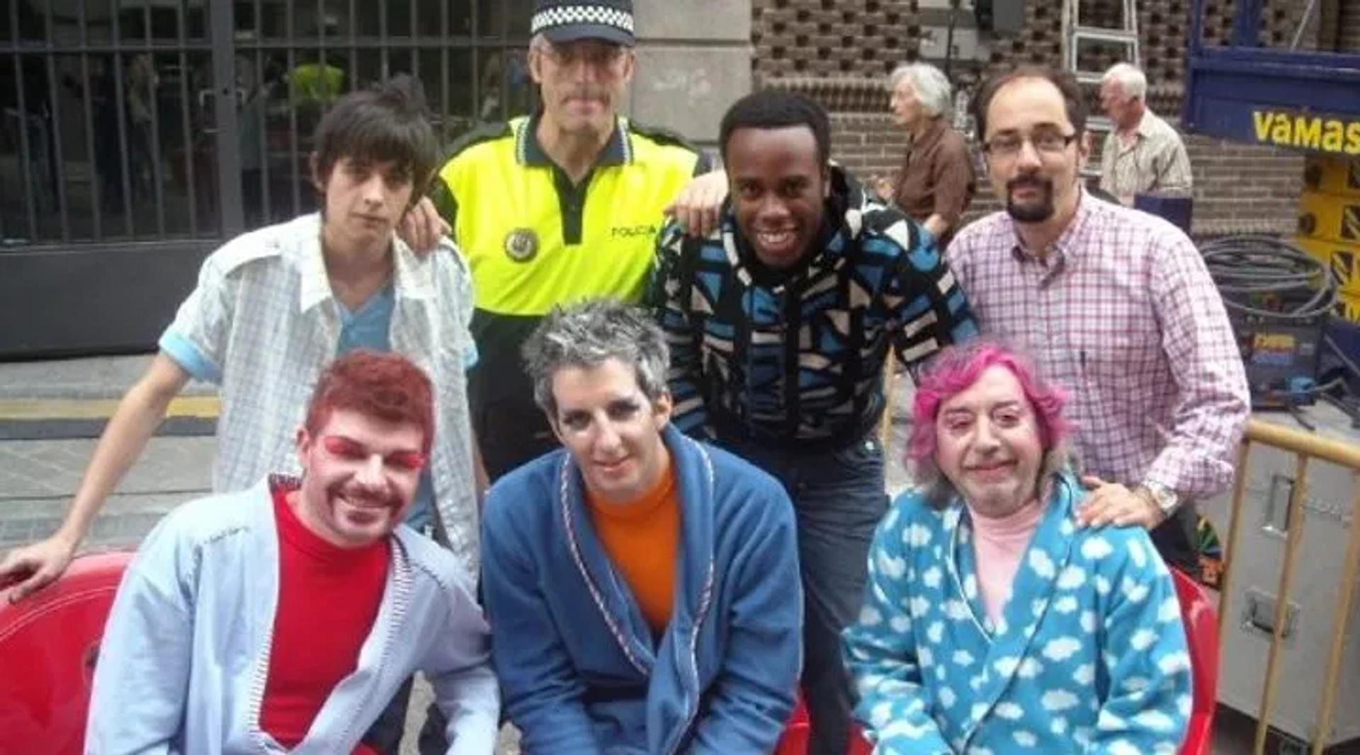 Sergi Ruiz, Jordi Sánchez, Ricardo Arroyo, Guillermo Ortega, Nacho Guerreros, and Andrew Iduh in La que se avecina (2007)