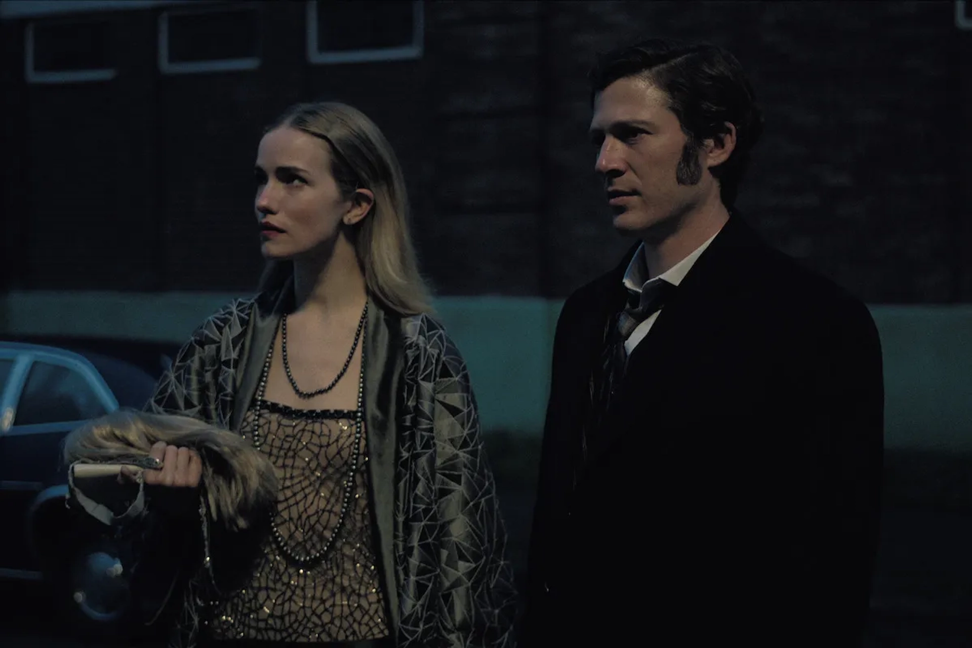 Zach Gilford and Willa Fitzgerald in The Fall of the House of Usher (2023)