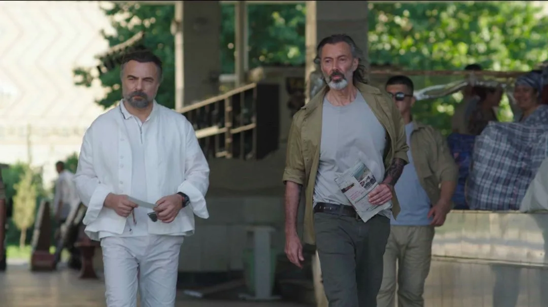 Oktay Kaynarca and Hakan Karahan in Ben Bu Cihana Sigmazam (2022)