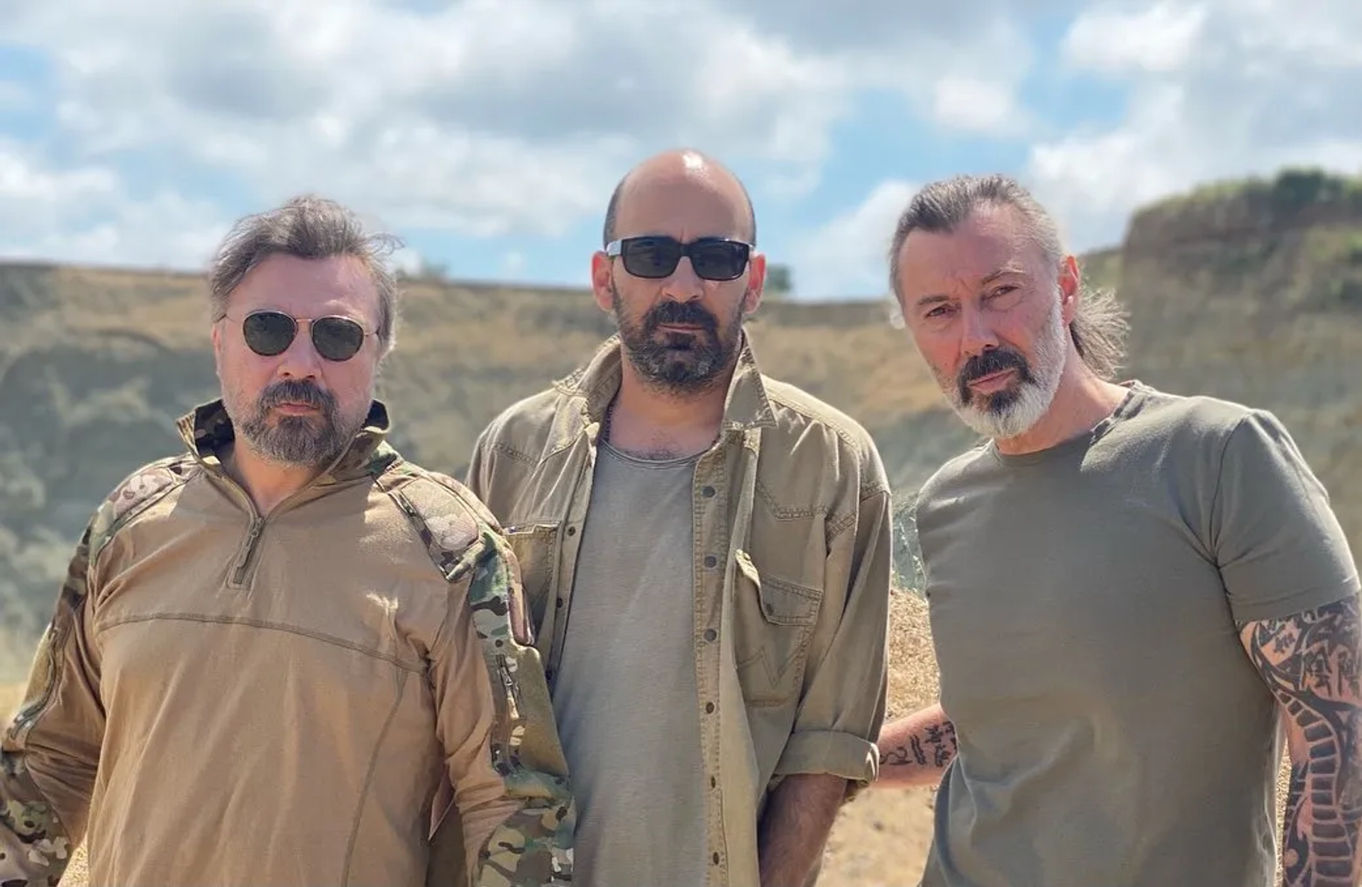 Onur Tan, Oktay Kaynarca, and Hakan Karahan in Ben Bu Cihana Sigmazam (2022)