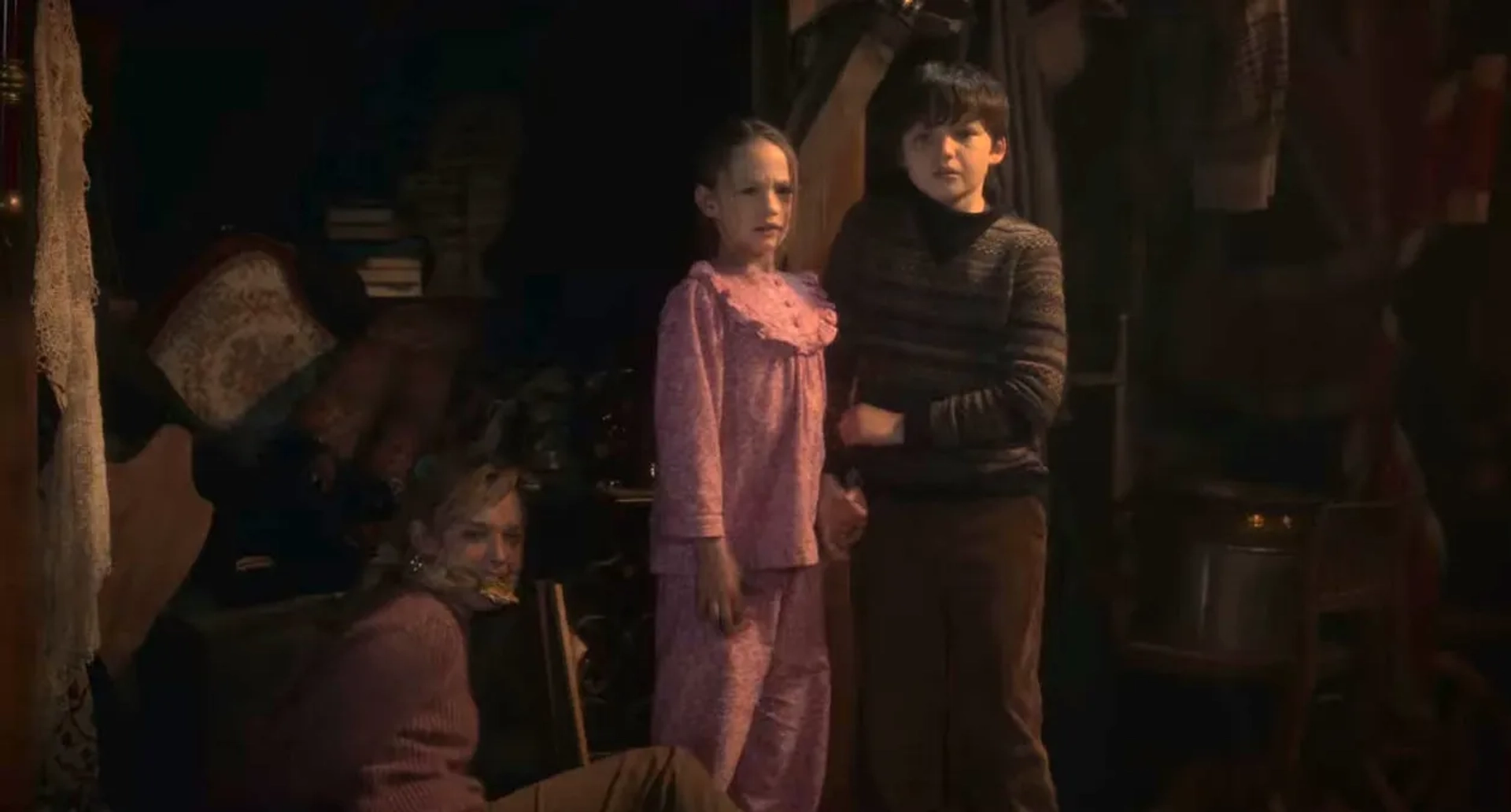 Victoria Pedretti, Amelie Bea Smith, and Benjamin Evan Ainsworth in The Haunting of Bly Manor (2020)