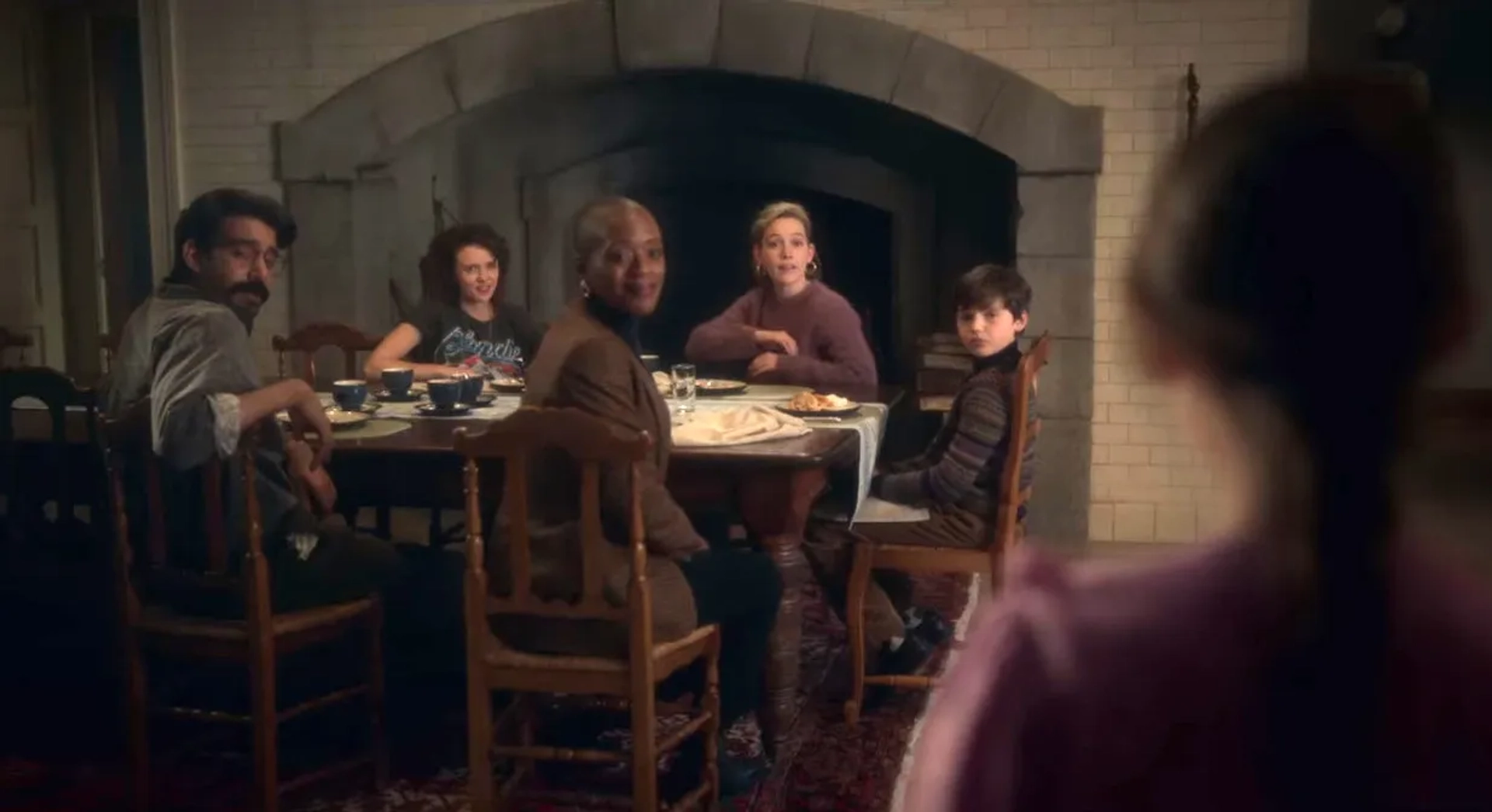 T'Nia Miller, Rahul Kohli, Amelia Eve, Victoria Pedretti, and Benjamin Evan Ainsworth in The Haunting of Bly Manor (2020)