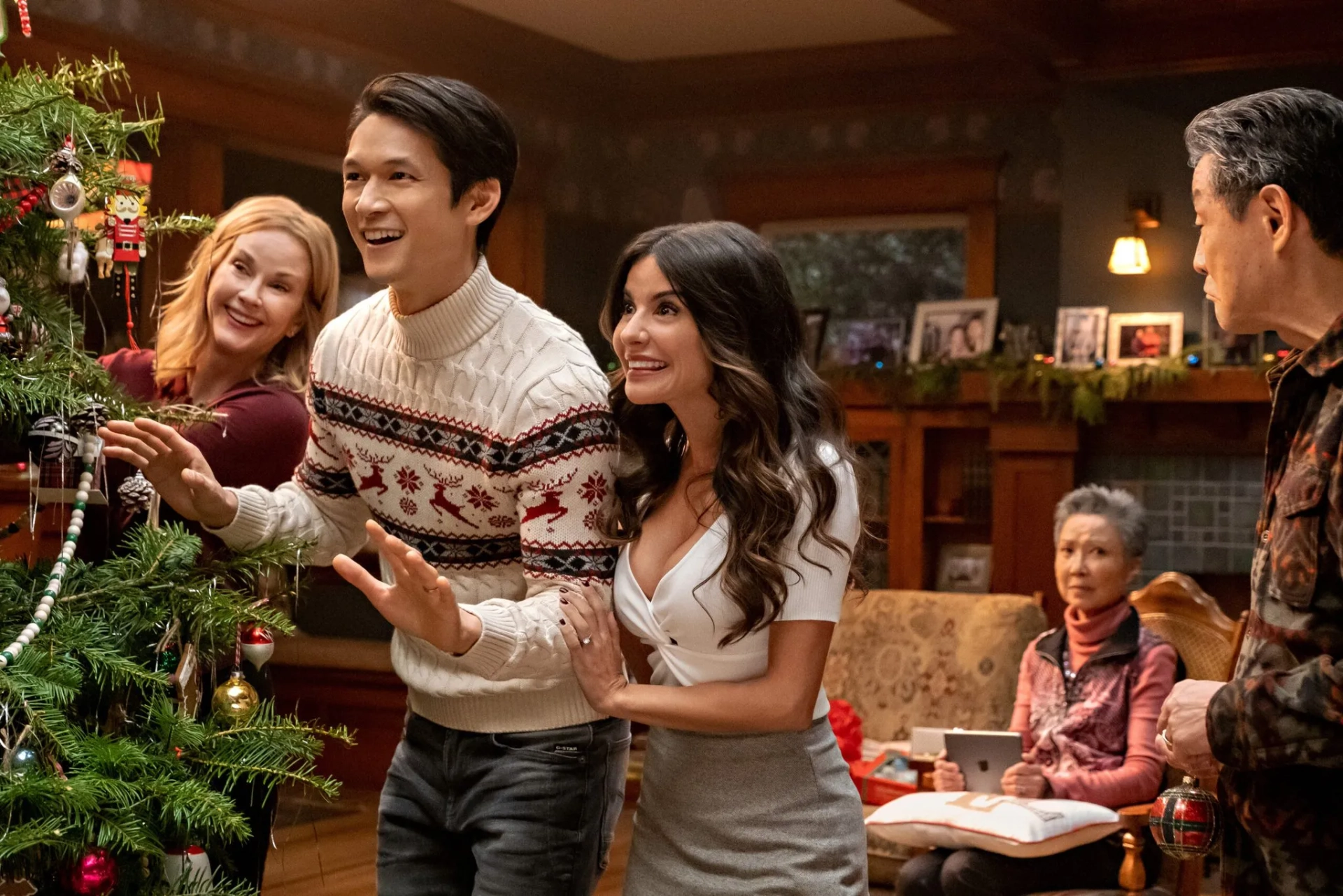 James Saito, Rebecca Staab, Harry Shum Jr., Mikaela Hoover, and Althea Kaye in Love Hard (2021)