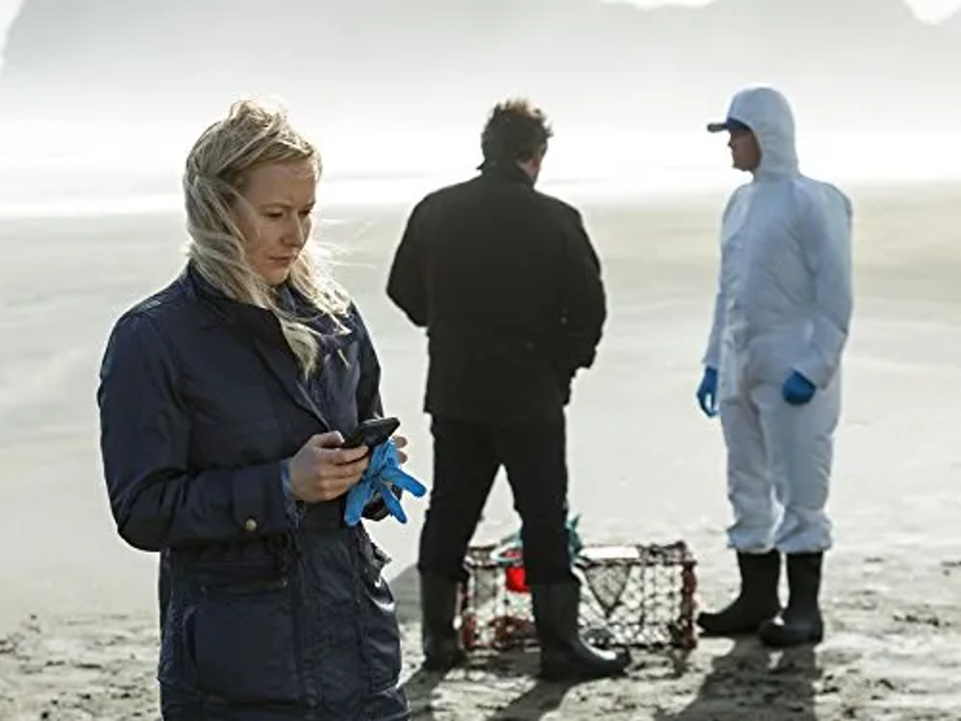 Neill Rea and Fern Sutherland in The Brokenwood Mysteries (2014)