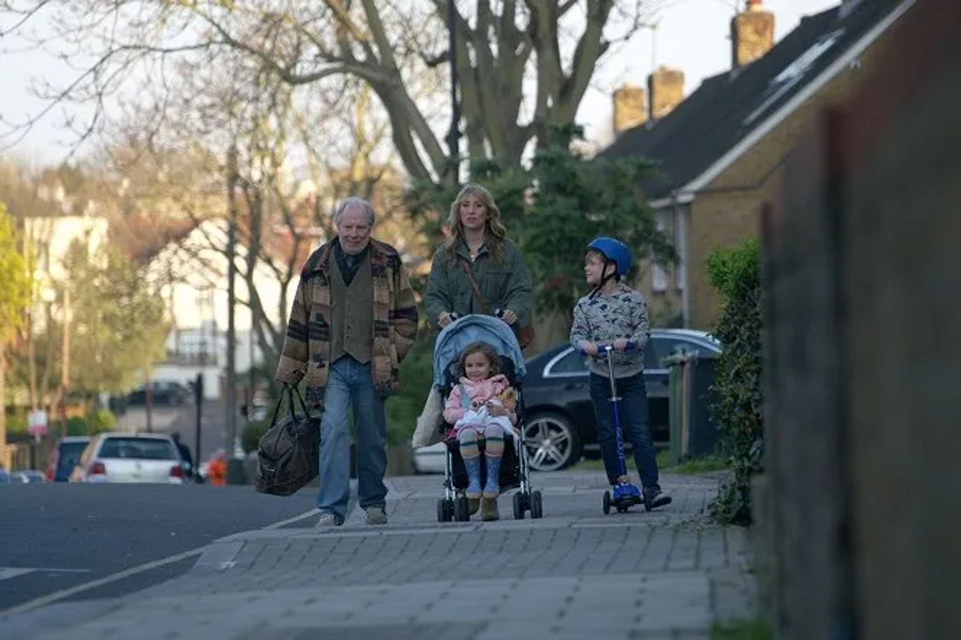 Daisy Haggard, Michael McKean, George Wakeman, and Jayda Eyles in Breeders: No Places (2020)