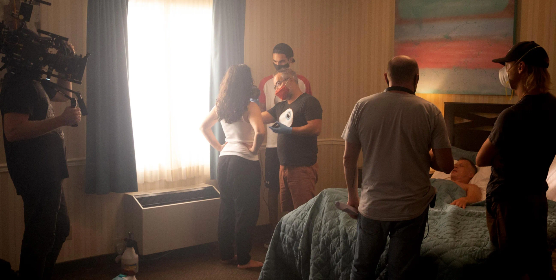 Kimberly Laferriere, John Ainslie, Carlos Henriques, Rogan Christopher, Scott McIntyre, and Stephen Clarke in Do Not Disturb (2022)