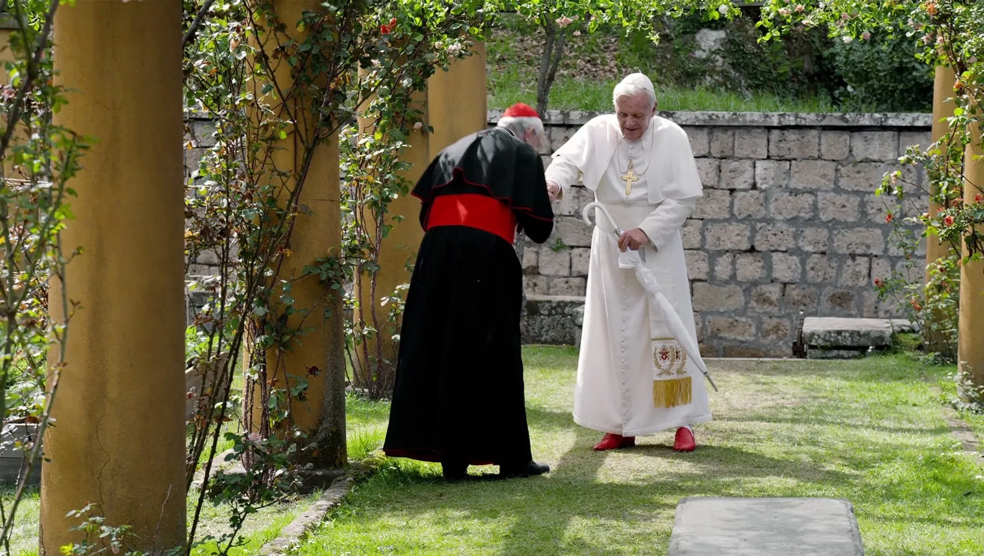 Anthony Hopkins and Jonathan Pryce in The Two Popes (2019)