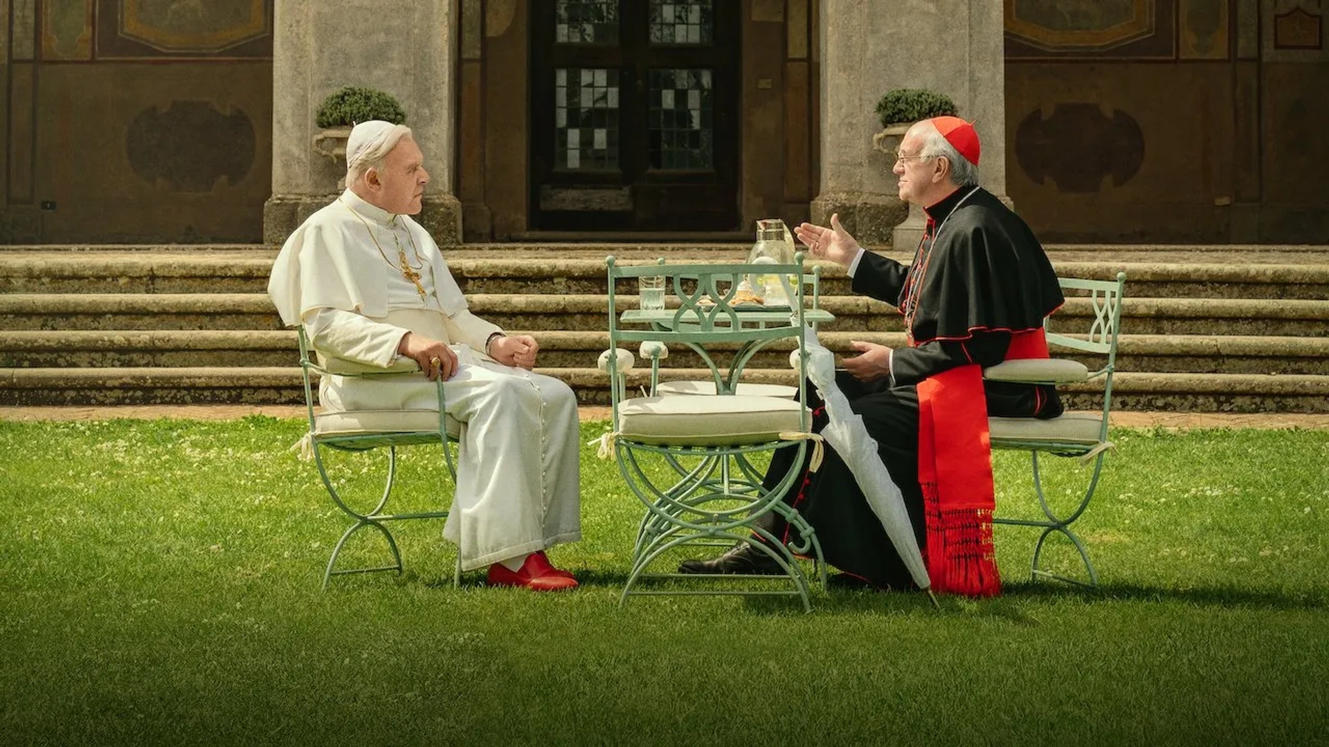 Anthony Hopkins and Jonathan Pryce in The Two Popes (2019)