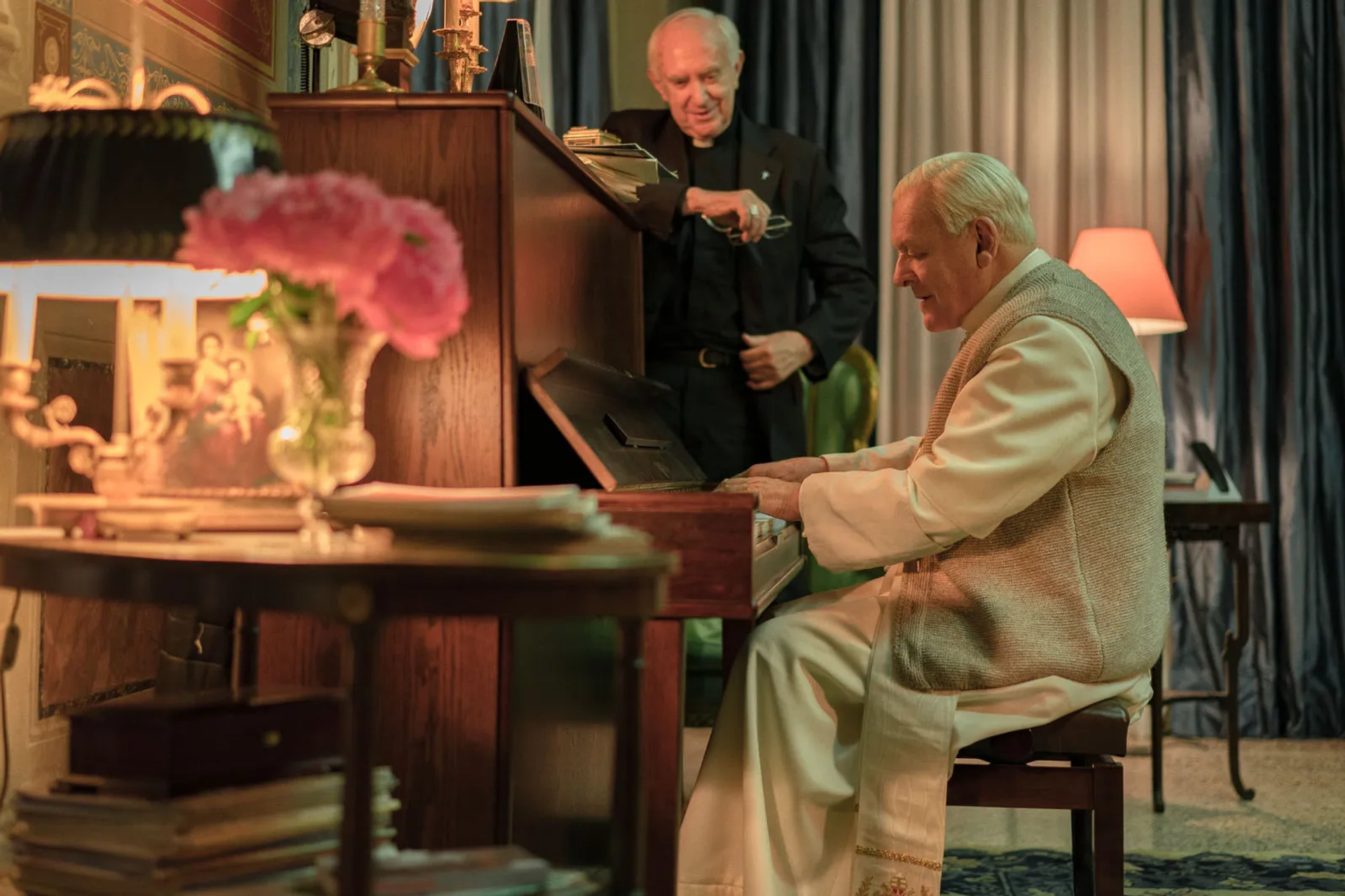 Anthony Hopkins and Jonathan Pryce in The Two Popes (2019)