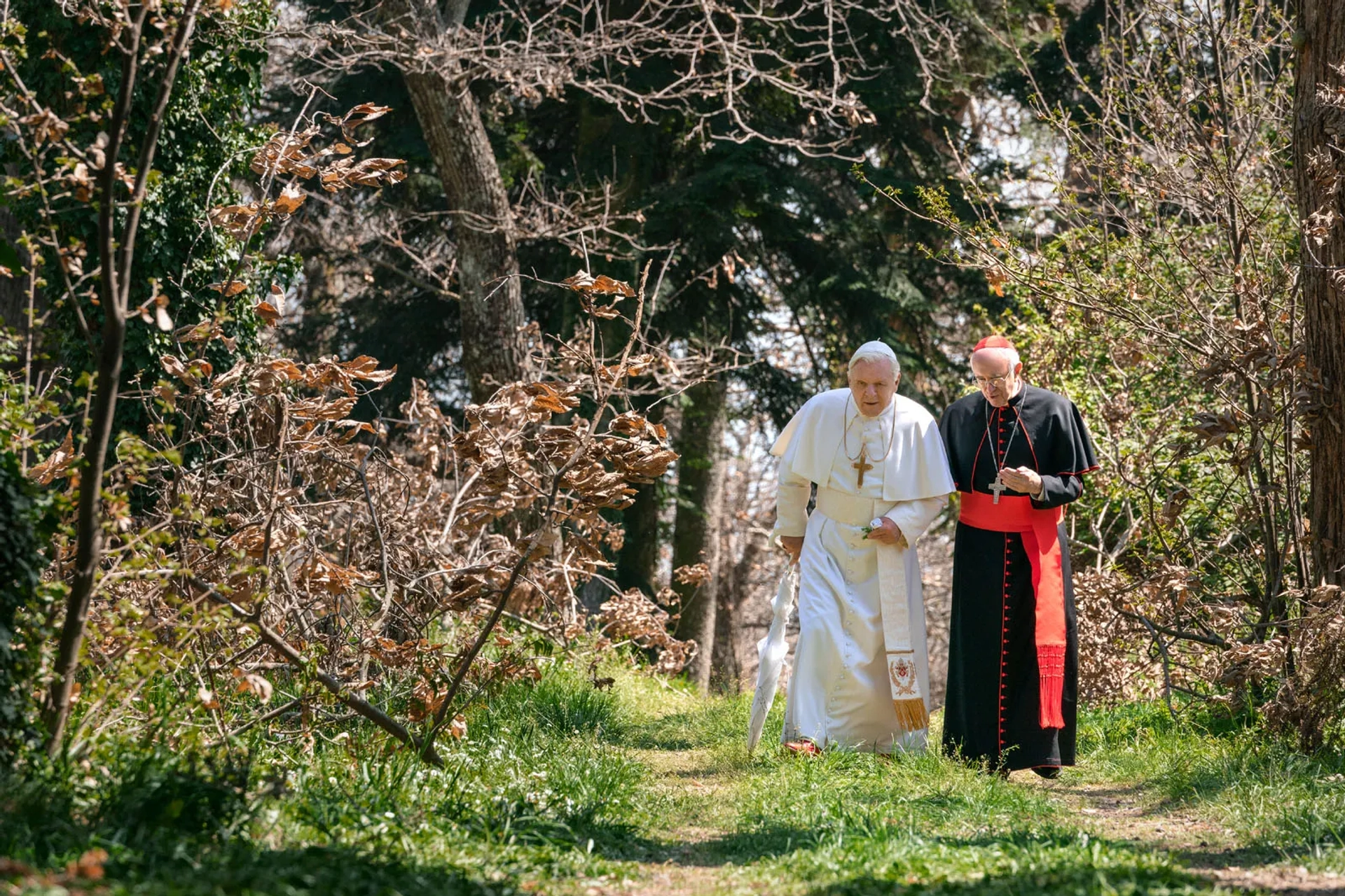 Anthony Hopkins and Jonathan Pryce in The Two Popes (2019)