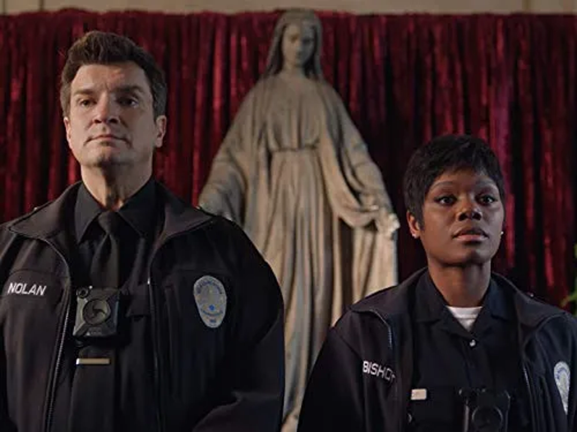 Nathan Fillion and Afton Williamson in The Rookie (2018)