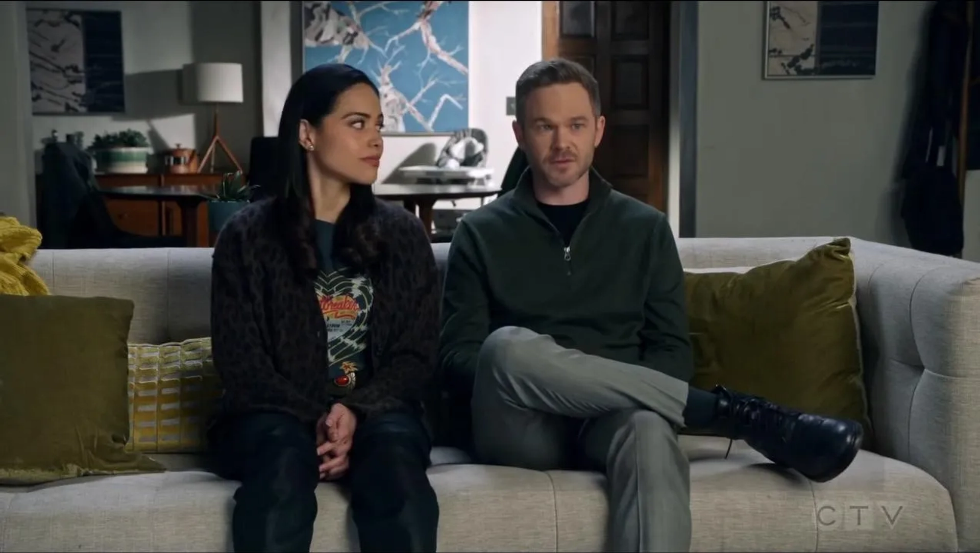 Shawn Ashmore and Alyssa Diaz in The Rookie: Real Crime (2022)