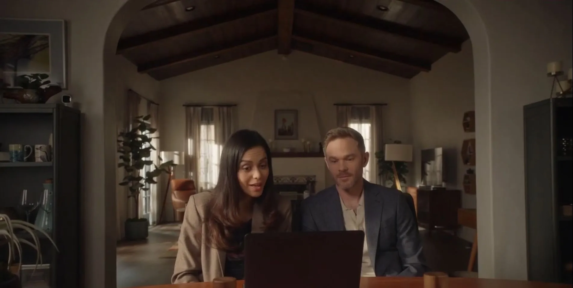 Shawn Ashmore and Alyssa Diaz in The Rookie: The Knock (2022)