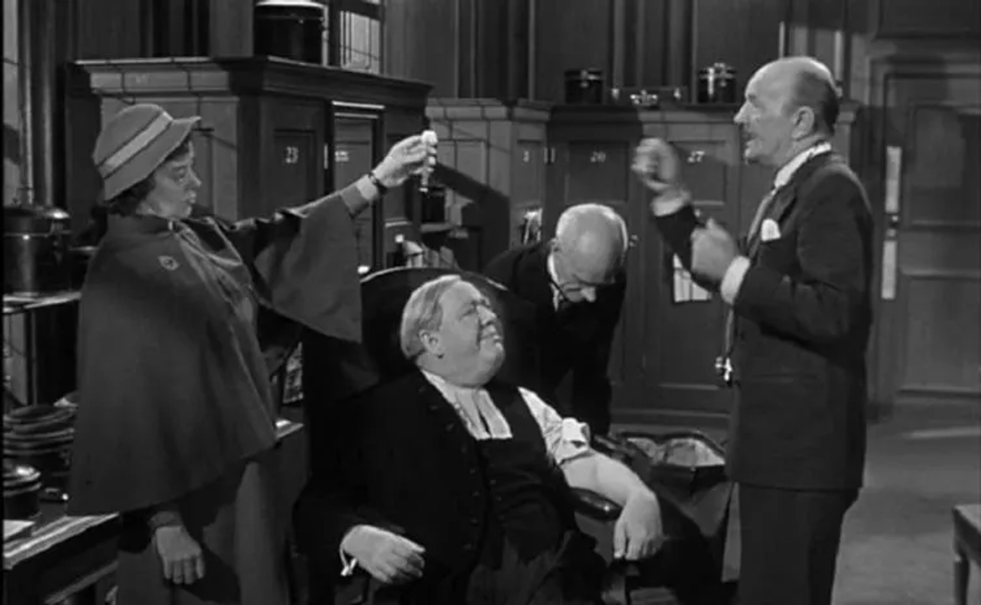 Charles Laughton, Elsa Lanchester, Jack Raine, and Ian Wolfe in Witness for the Prosecution (1957)