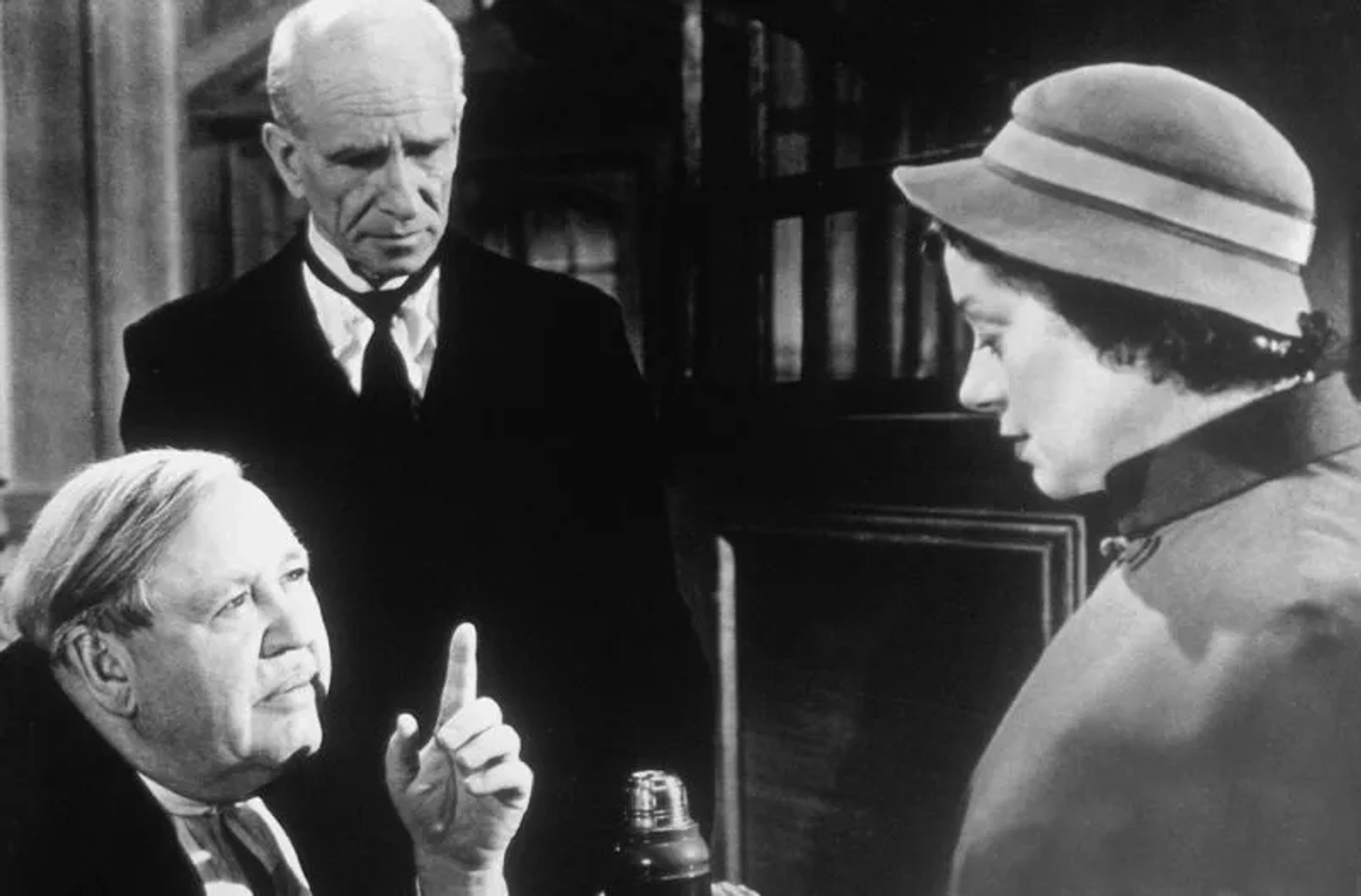 Charles Laughton, Elsa Lanchester, and Ian Wolfe in Witness for the Prosecution (1957)