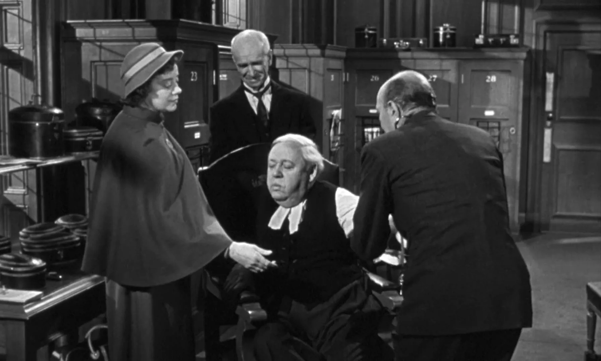 Charles Laughton, Elsa Lanchester, Jack Raine, and Ian Wolfe in Witness for the Prosecution (1957)