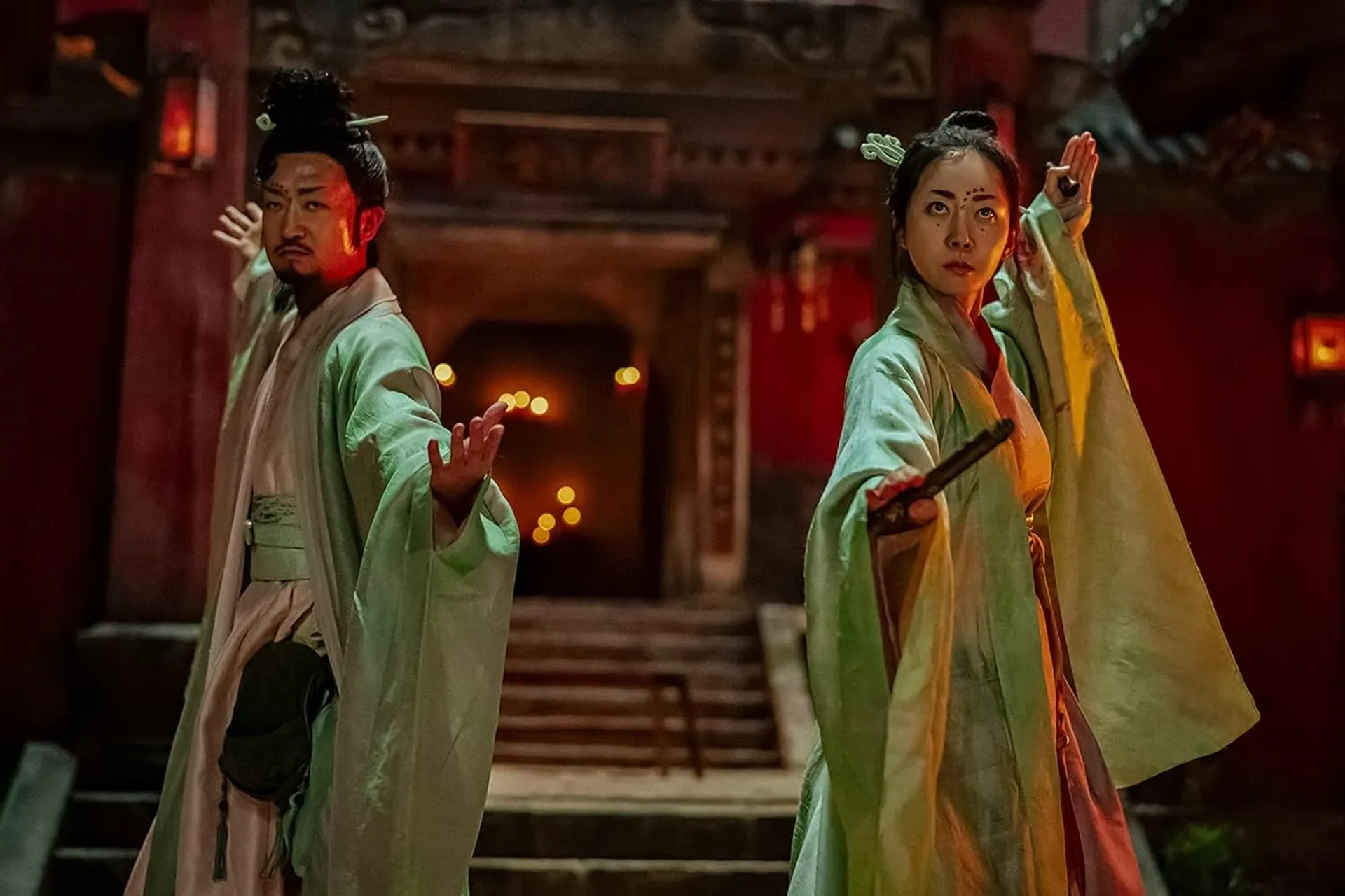 Yum Jung-ah and Jo Woo-jin in Alienoid (2022)