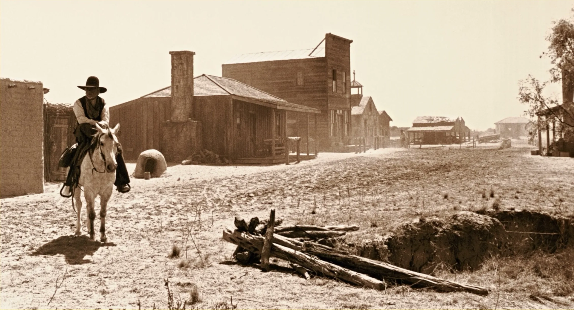 Tommy Lee Jones in Lonesome Dove (1989)