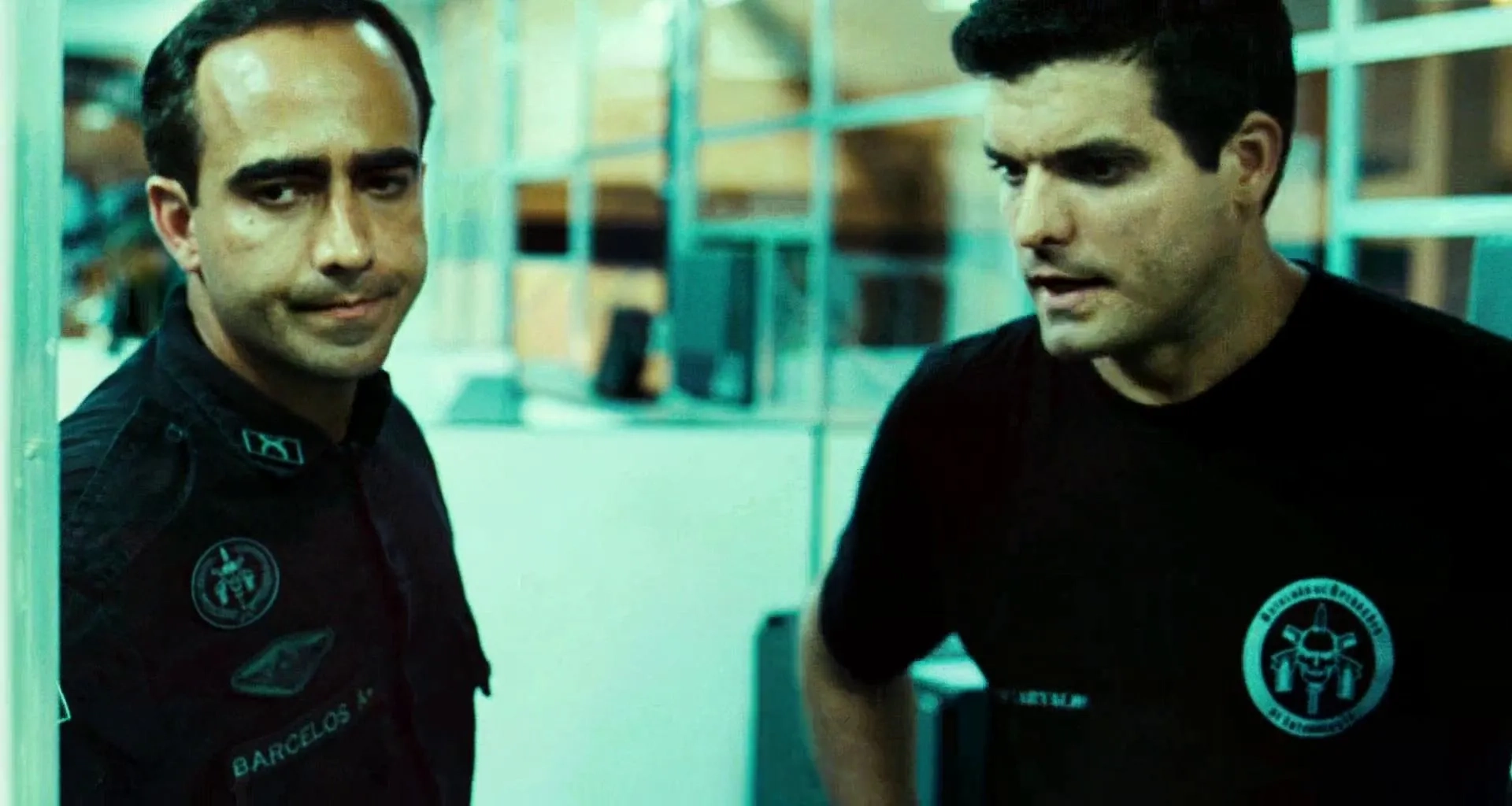 Alexandre Mofatti and Rod Carvalho in Elite Squad (2007)