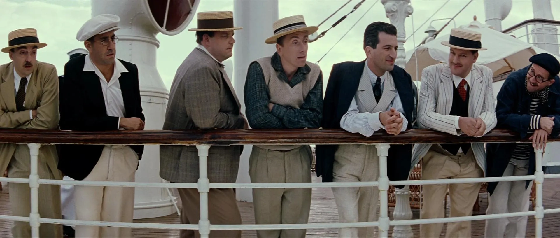 Tim Roth, Adriano Wajskol, Stefano Pagin, Agostino Di Giorgio, Piero Gimondo, and Michael Supnick in The Legend of 1900 (1998)