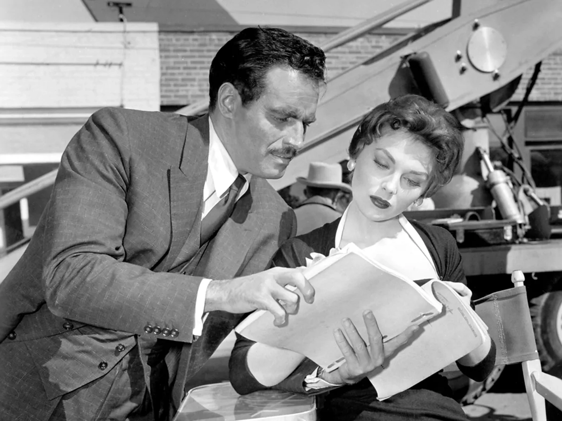 Charlton Heston and Joanna Moore in Touch of Evil (1958)