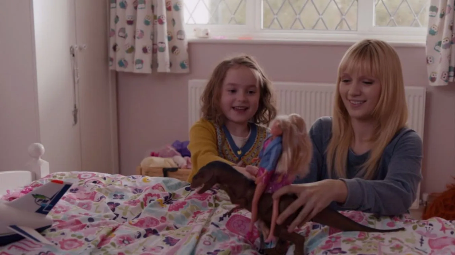 Emily Berrington and Pixie Davies in Humans (2015)