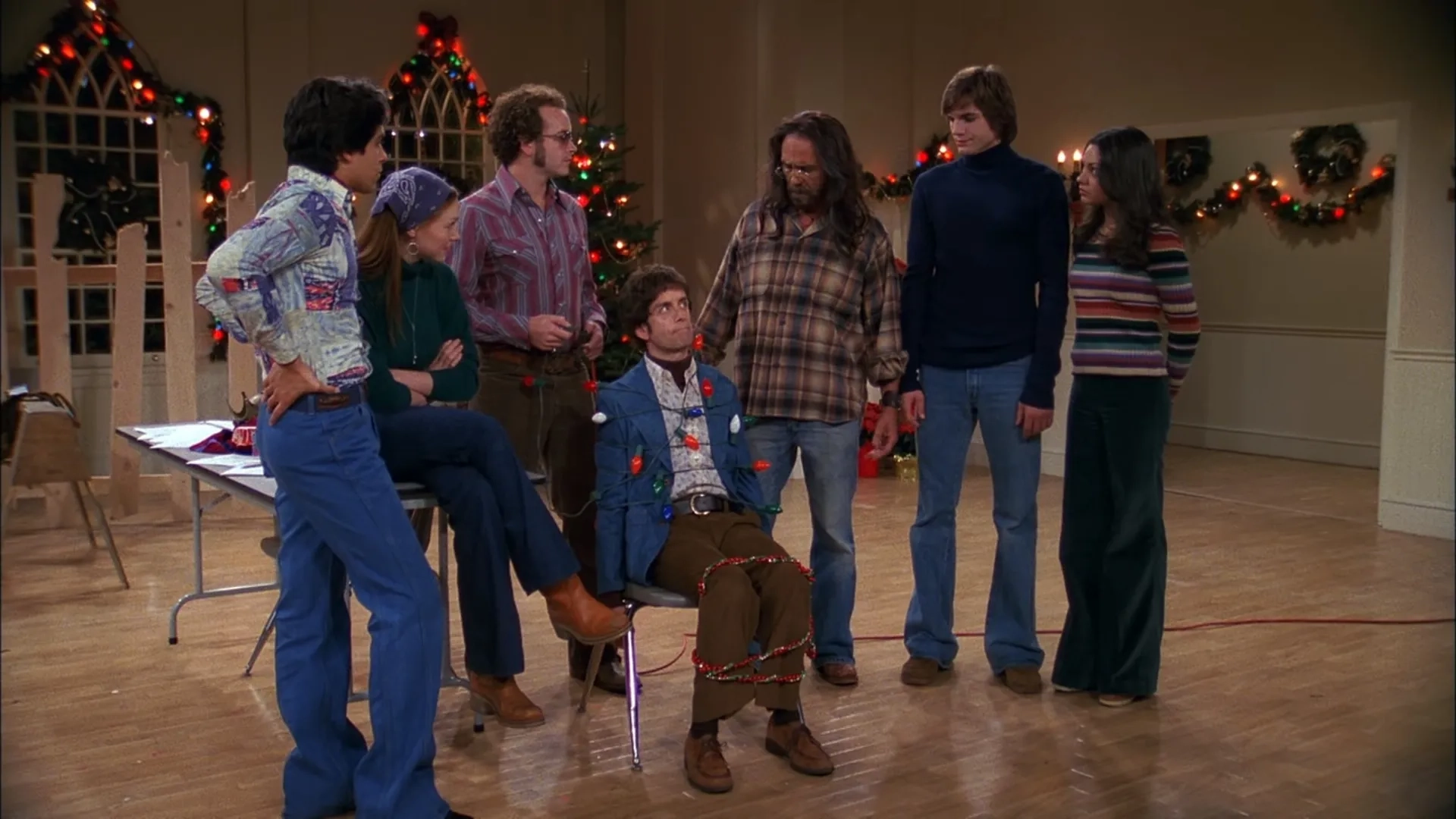 Tommy Chong, Mila Kunis, Ashton Kutcher, Danny Masterson, Wilmer Valderrama, Kevin McDonald, and Laura Prepon in That '70s Show (1998)