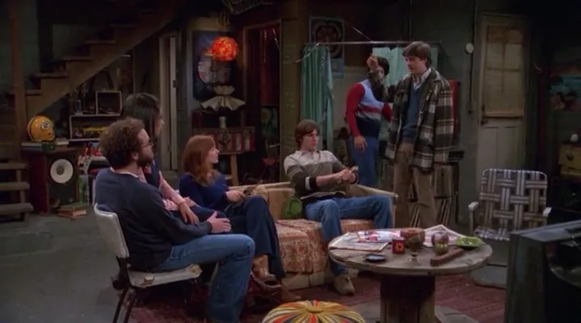 Mila Kunis, Ashton Kutcher, Danny Masterson, Wilmer Valderrama, Topher Grace, and Laura Prepon in That '70s Show (1998)