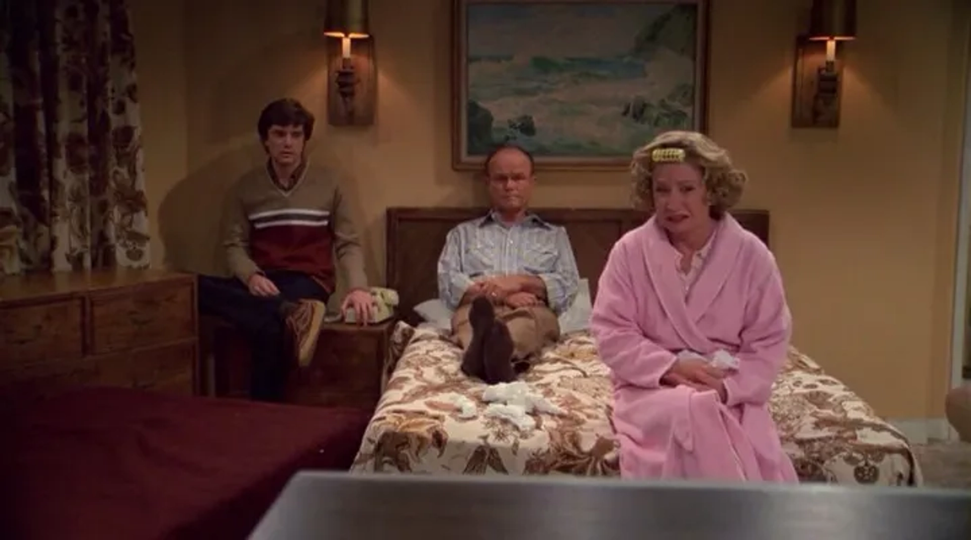 Kurtwood Smith, Topher Grace, and Debra Jo Rupp in That '70s Show (1998)