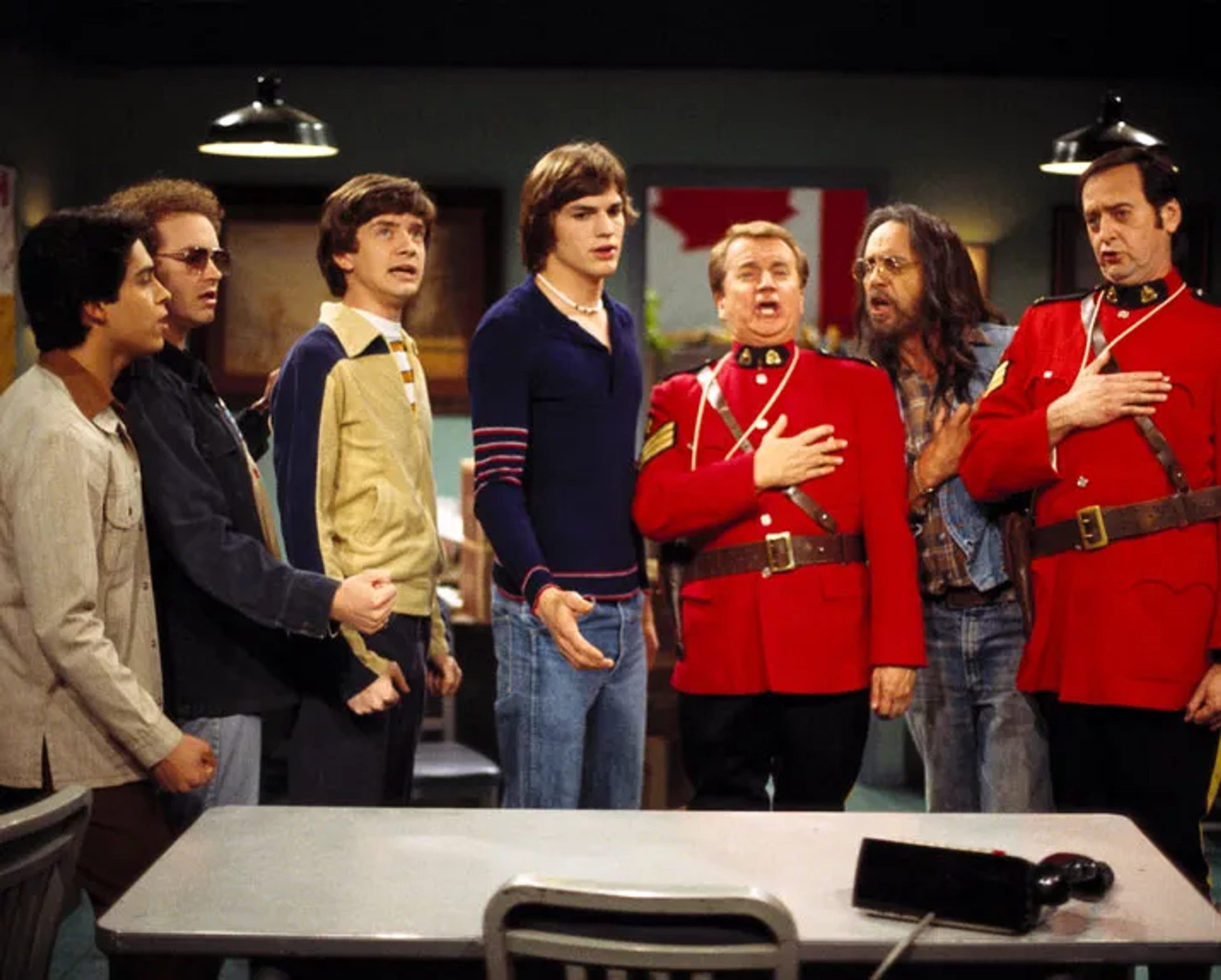 Tommy Chong, Ashton Kutcher, Danny Masterson, Wilmer Valderrama, Joe Flaherty, Topher Grace, and Dave Thomas in That '70s Show (1998)