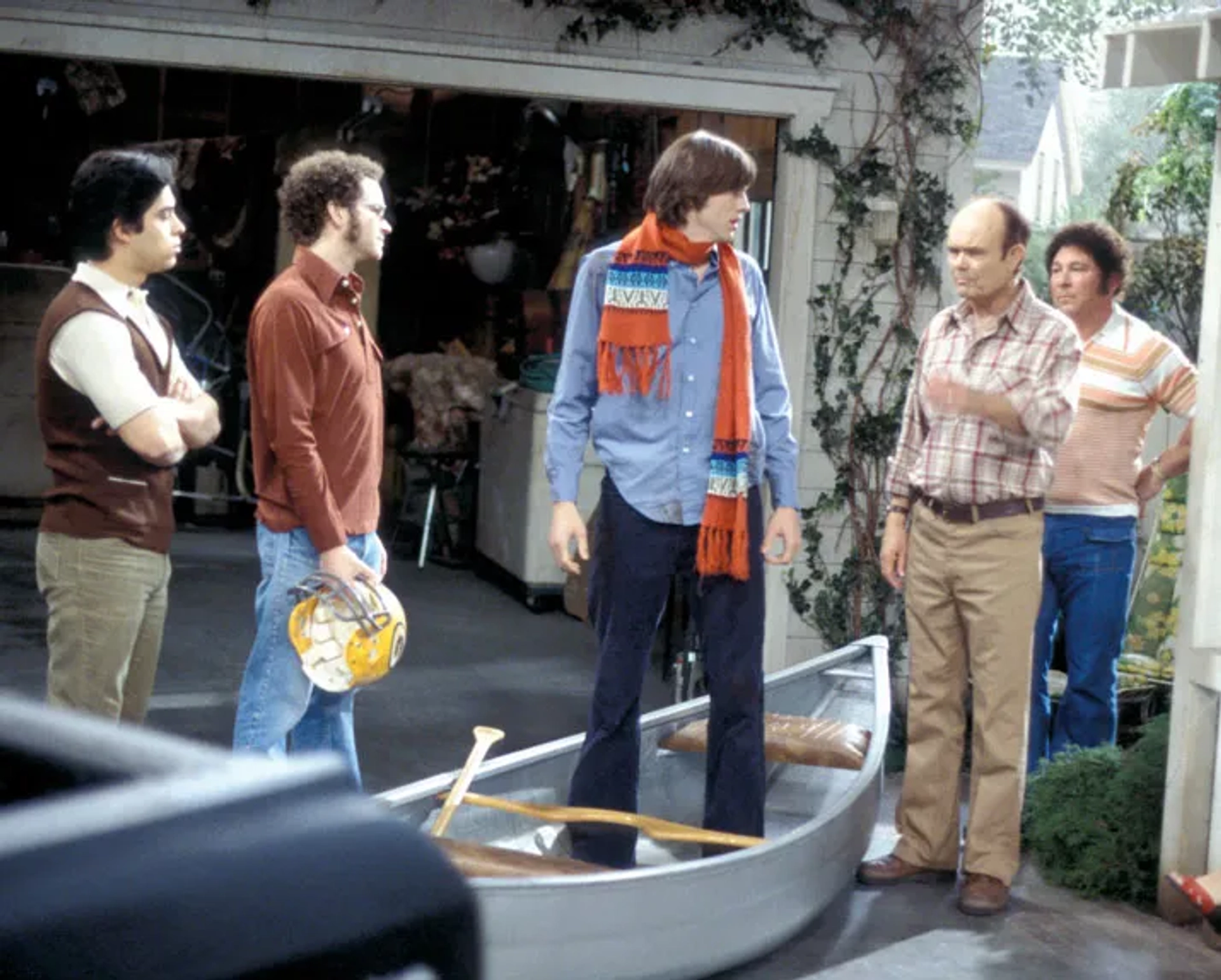 Kurtwood Smith, Ashton Kutcher, Danny Masterson, Wilmer Valderrama, and Don Stark in That '70s Show (1998)