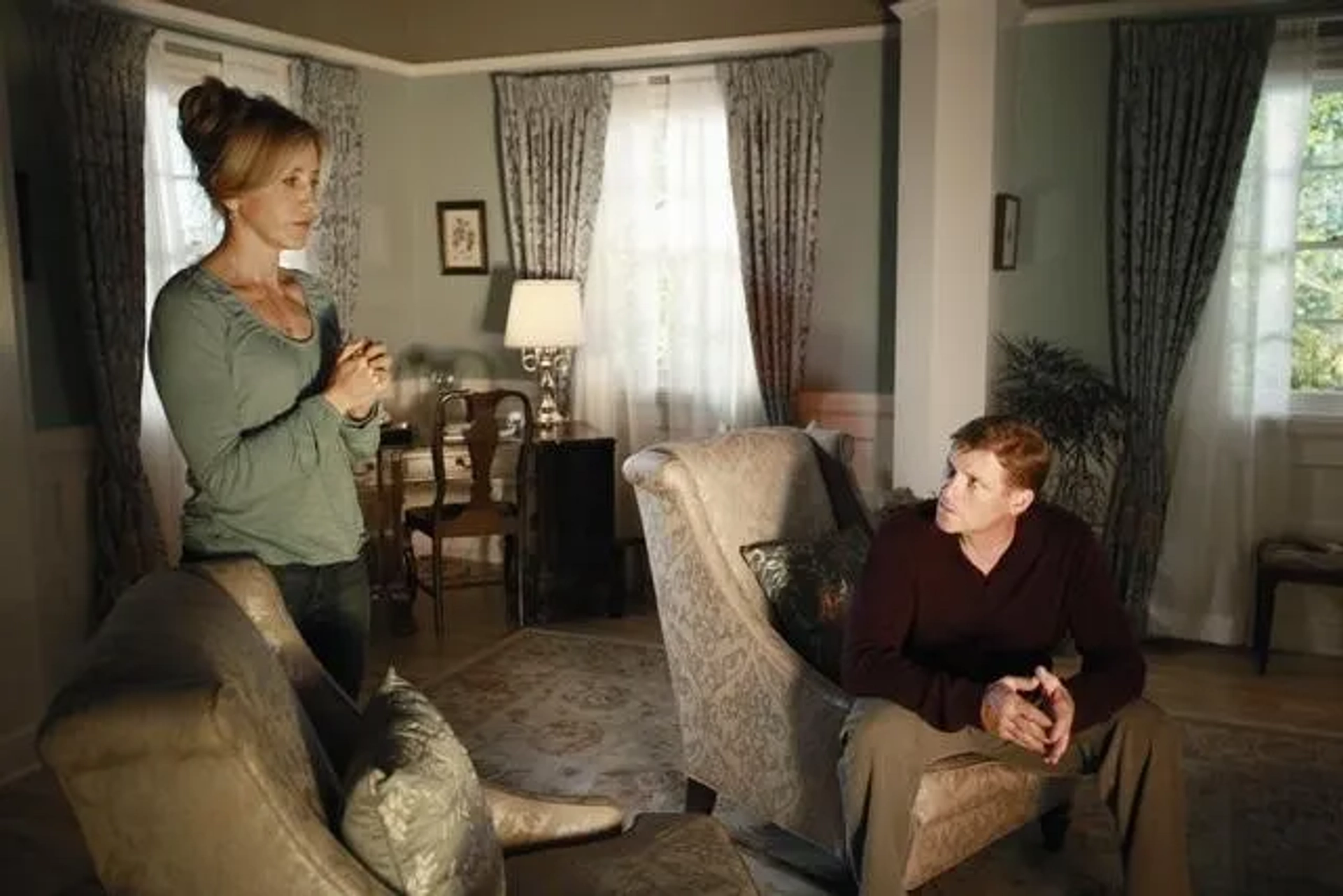 Felicity Huffman and Doug Savant in Desperate Housewives (2004)