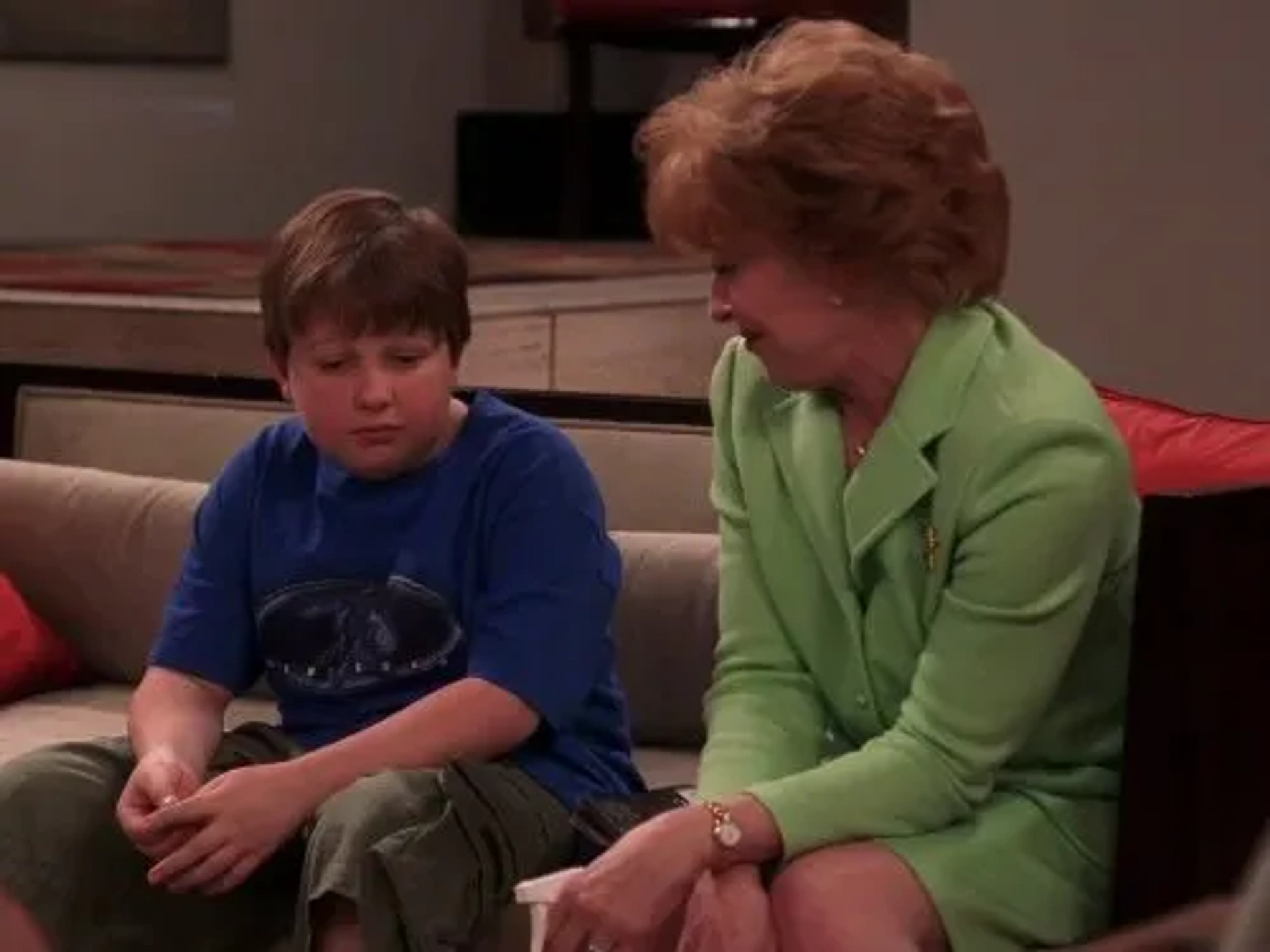 Angus T. Jones and Holland Taylor in Two and a Half Men (2003)