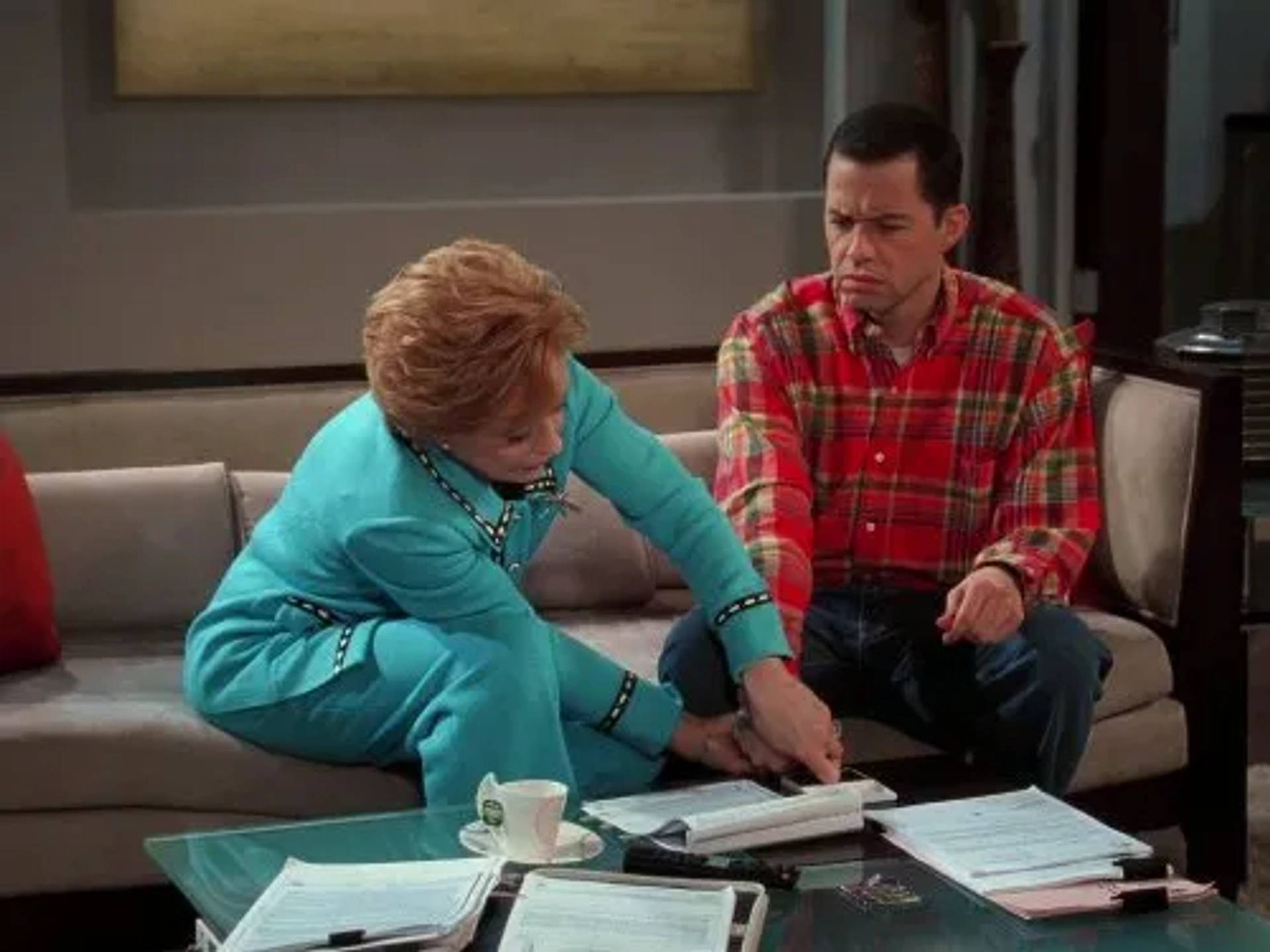 Jon Cryer and Holland Taylor in Two and a Half Men (2003)